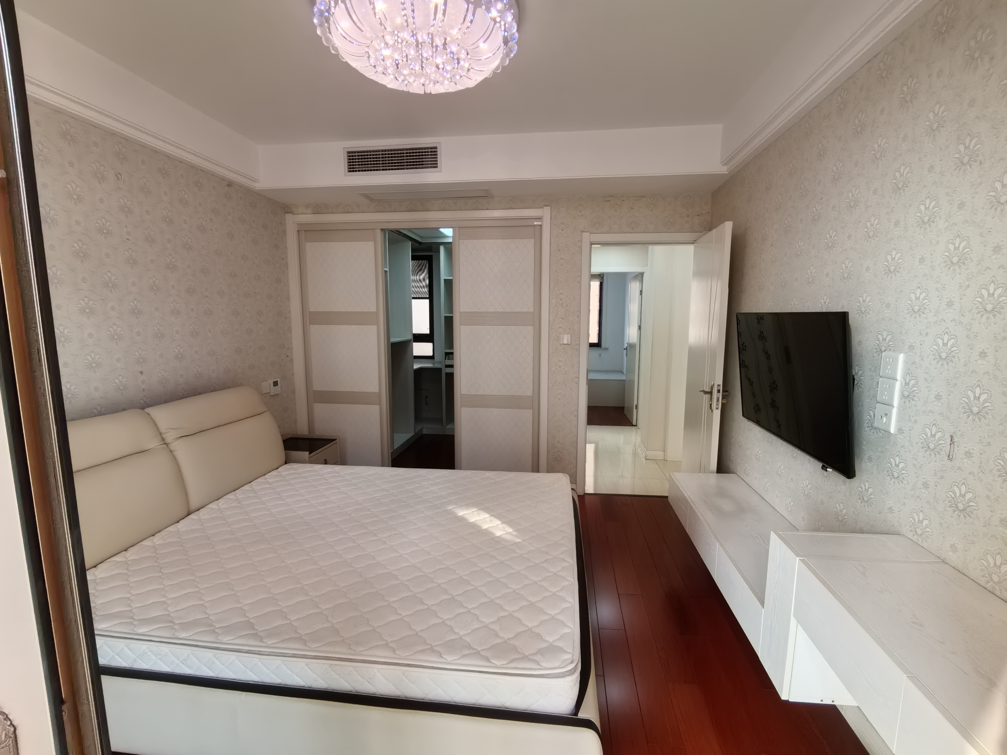 华强城一期 3室2厅1卫 114.48m²