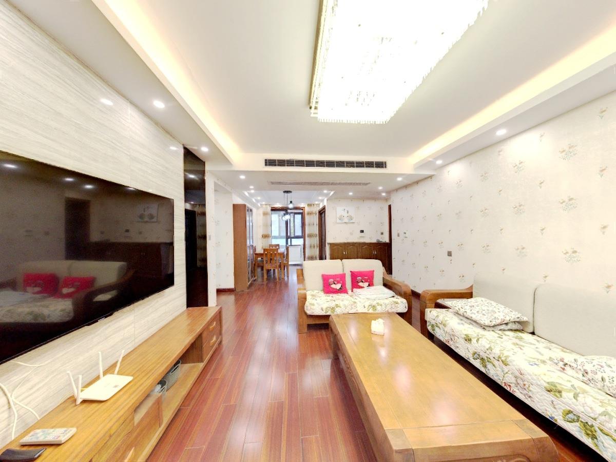 保利香槟国际 3室2厅2卫 136.29m²