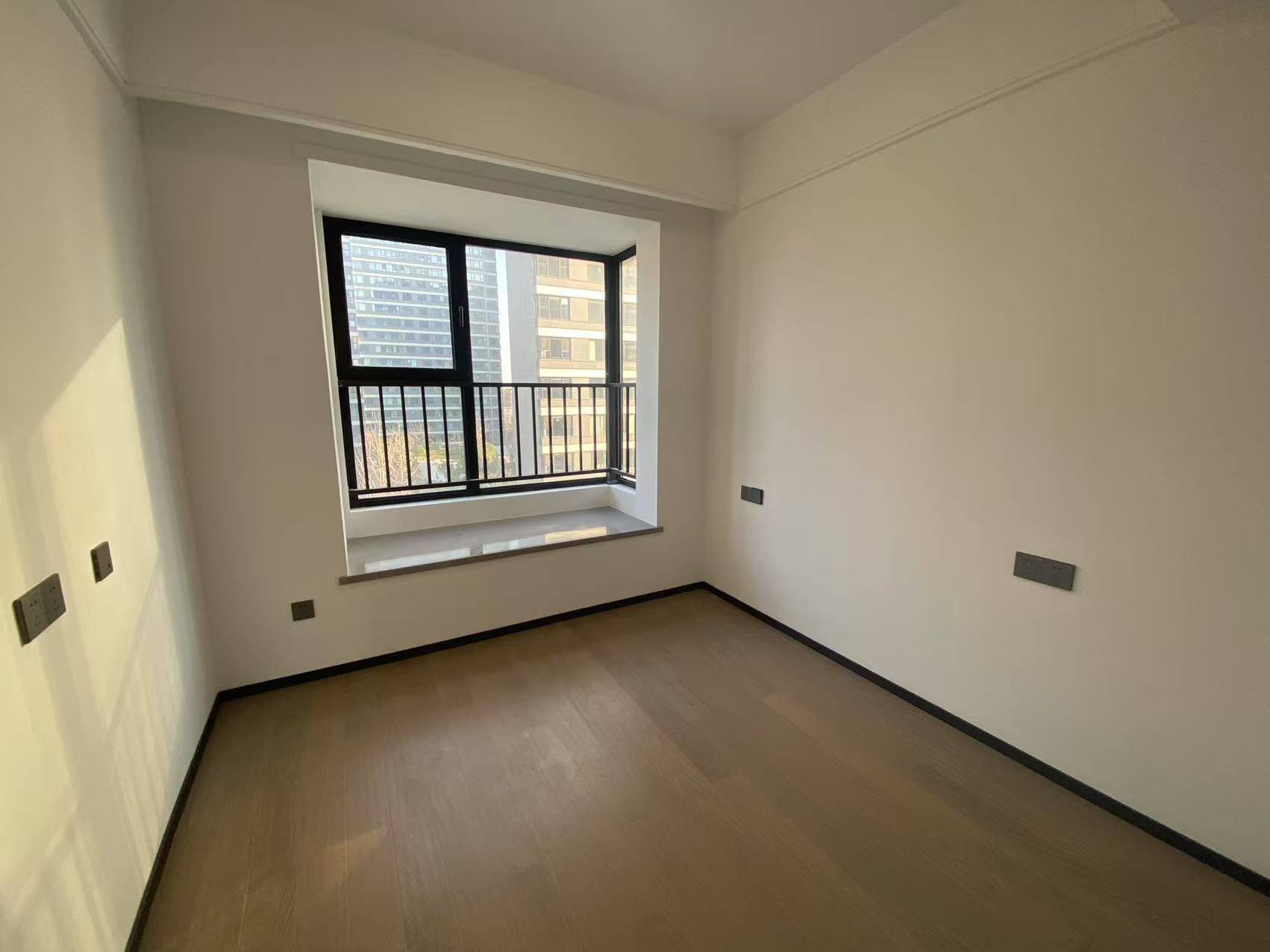滨江道静园 4室2厅2卫 143.36m&sup2;