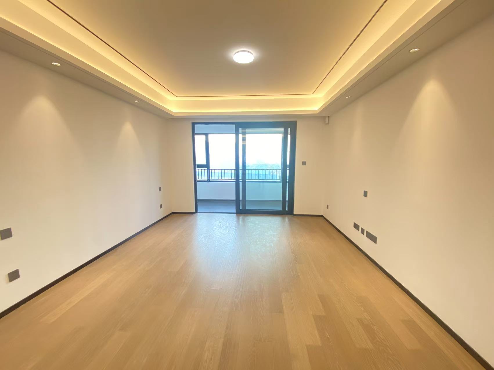 滨江道静园 4室2厅2卫 143.36m&sup2;