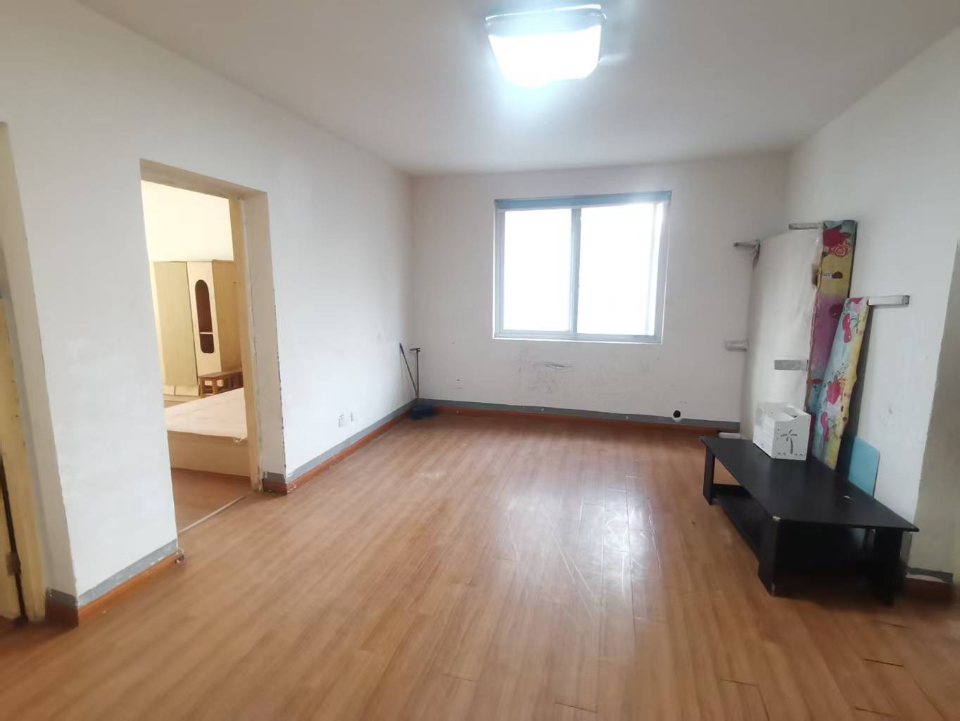 新港花苑 2室1厅1卫 90m²