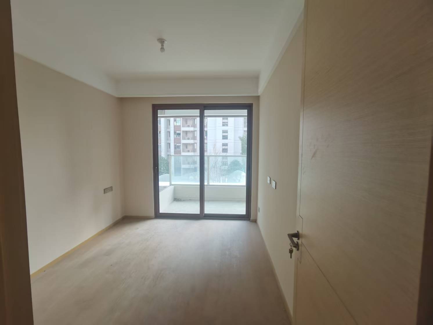 星湖泮 4室2厅2卫 141.02m&sup2;