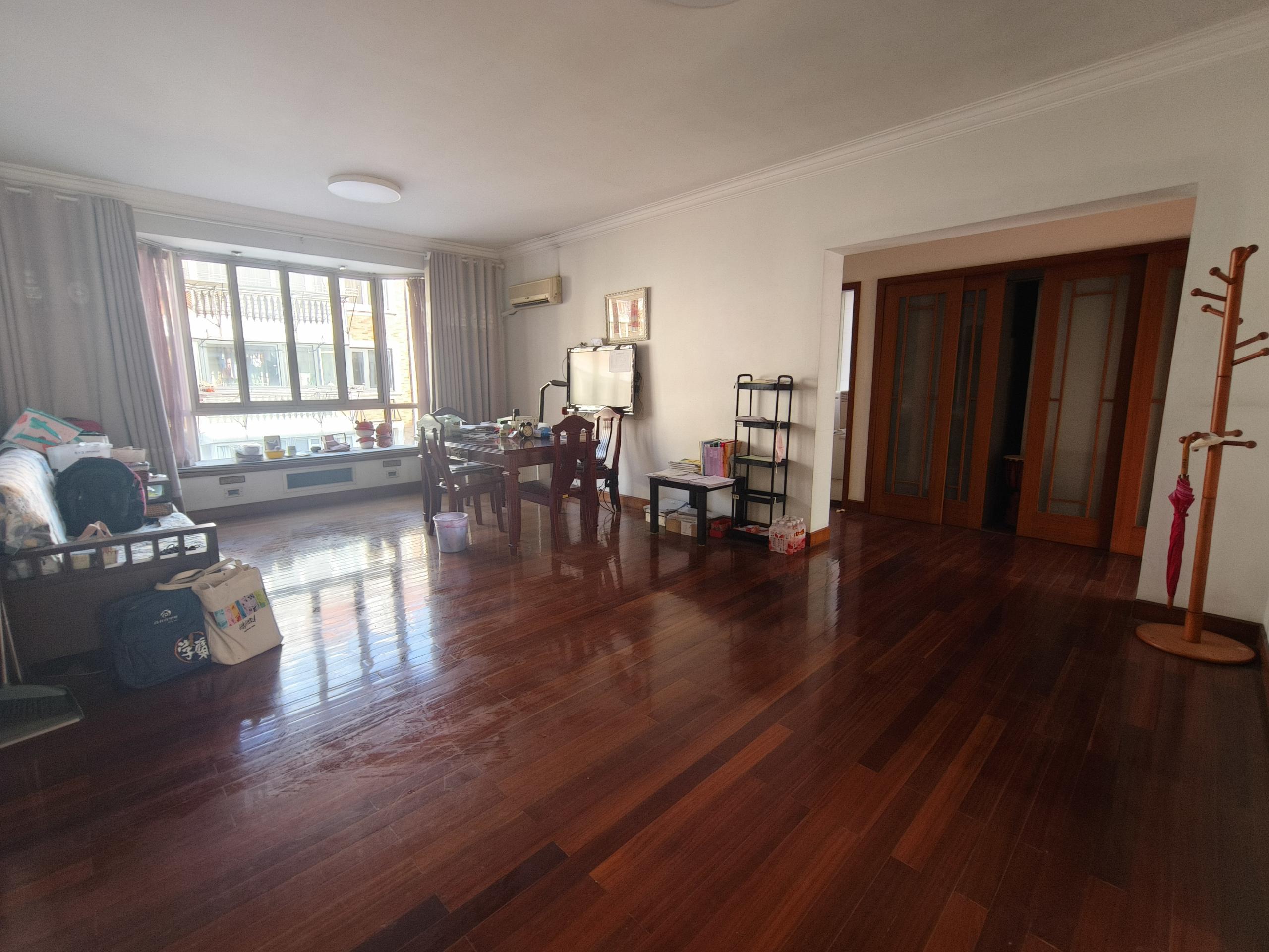 濠滨别业 3室2厅2卫 137.69m²