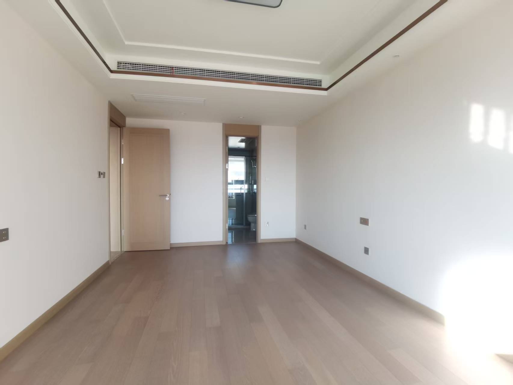 南通金鹰世界&middot;尚府 3室2厅2卫 120m&sup2;