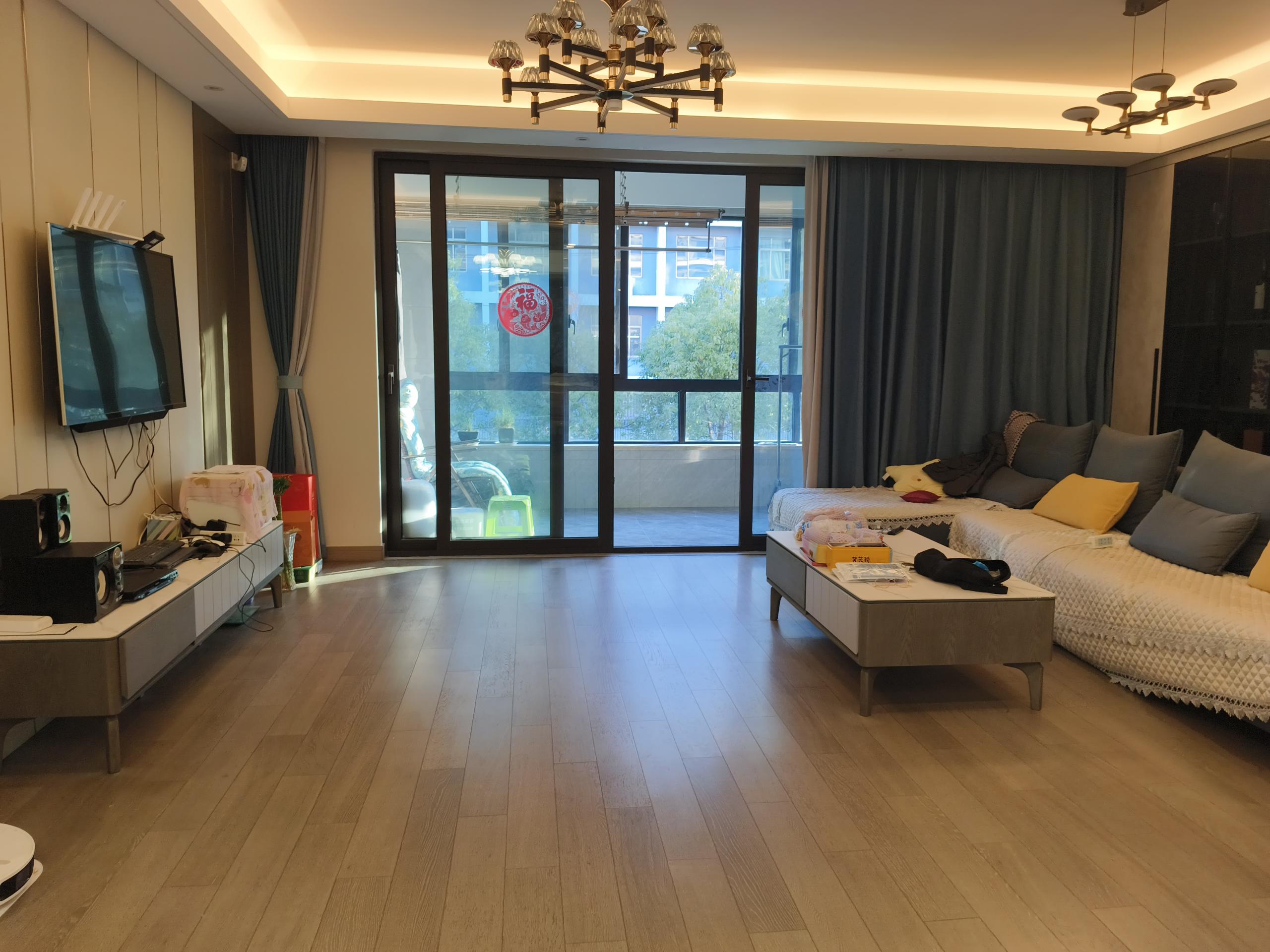 静海府 3室2厅2卫 128.5m²