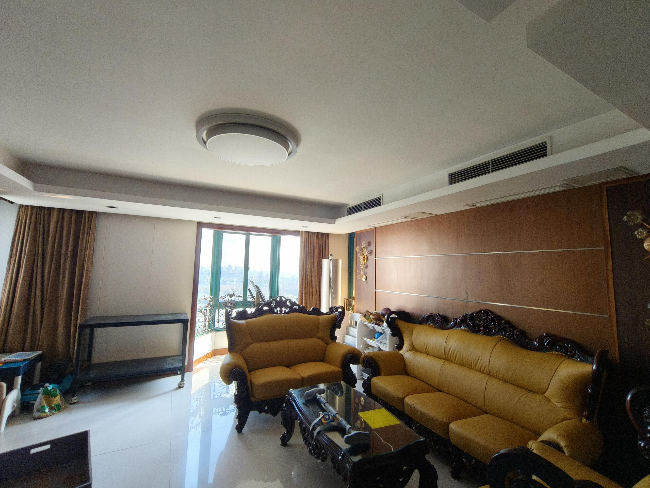 名都广场 3室2厅2卫 180m²