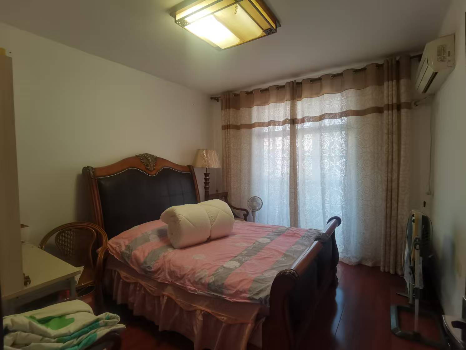 爱玛花苑 5室3厅3卫 241m&sup2;