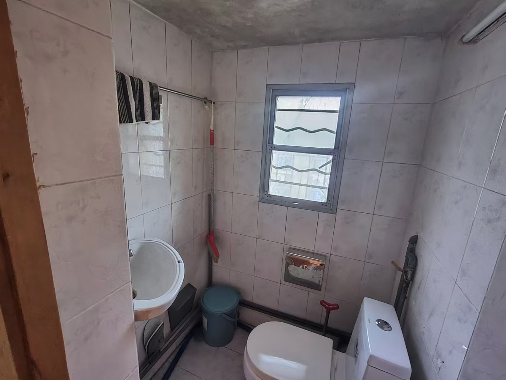 百花军宅苑 4室2厅1卫 68.06m²