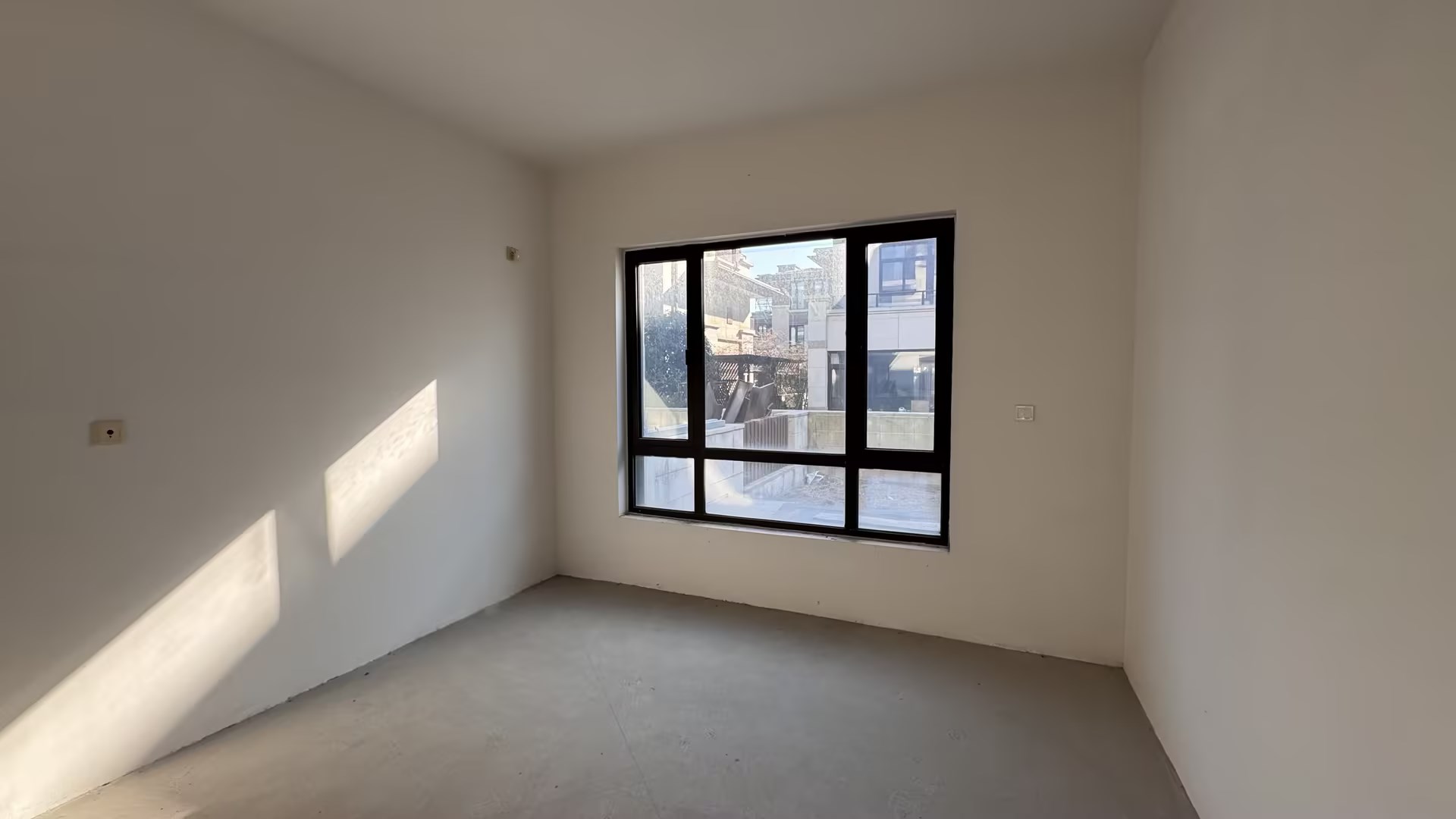 盛和九里香堤一期 5室2厅2卫 295m²