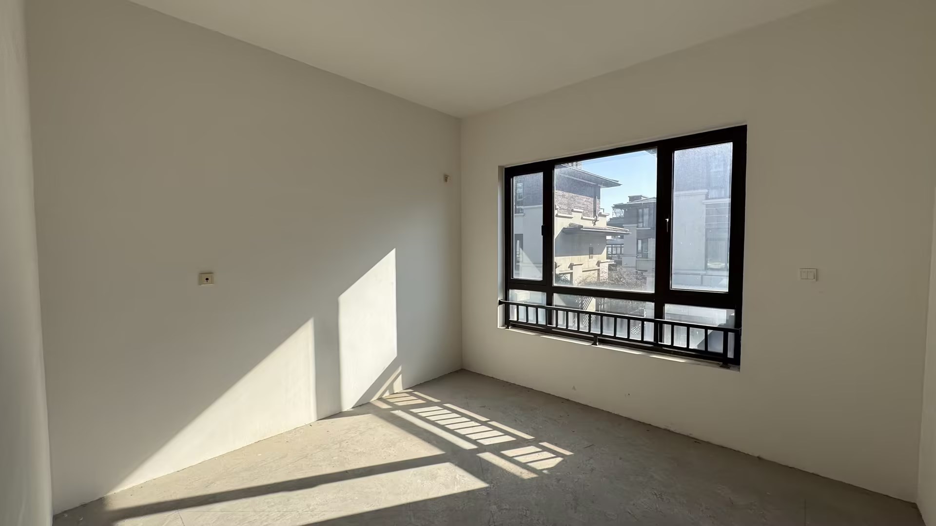盛和九里香堤一期 5室2厅2卫 295m²