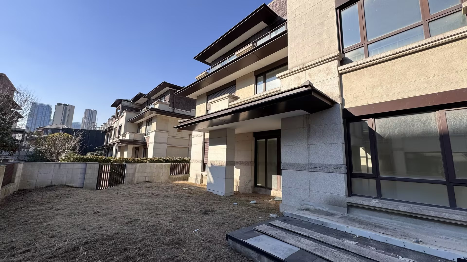 盛和九里香堤一期 5室2厅2卫 295m²