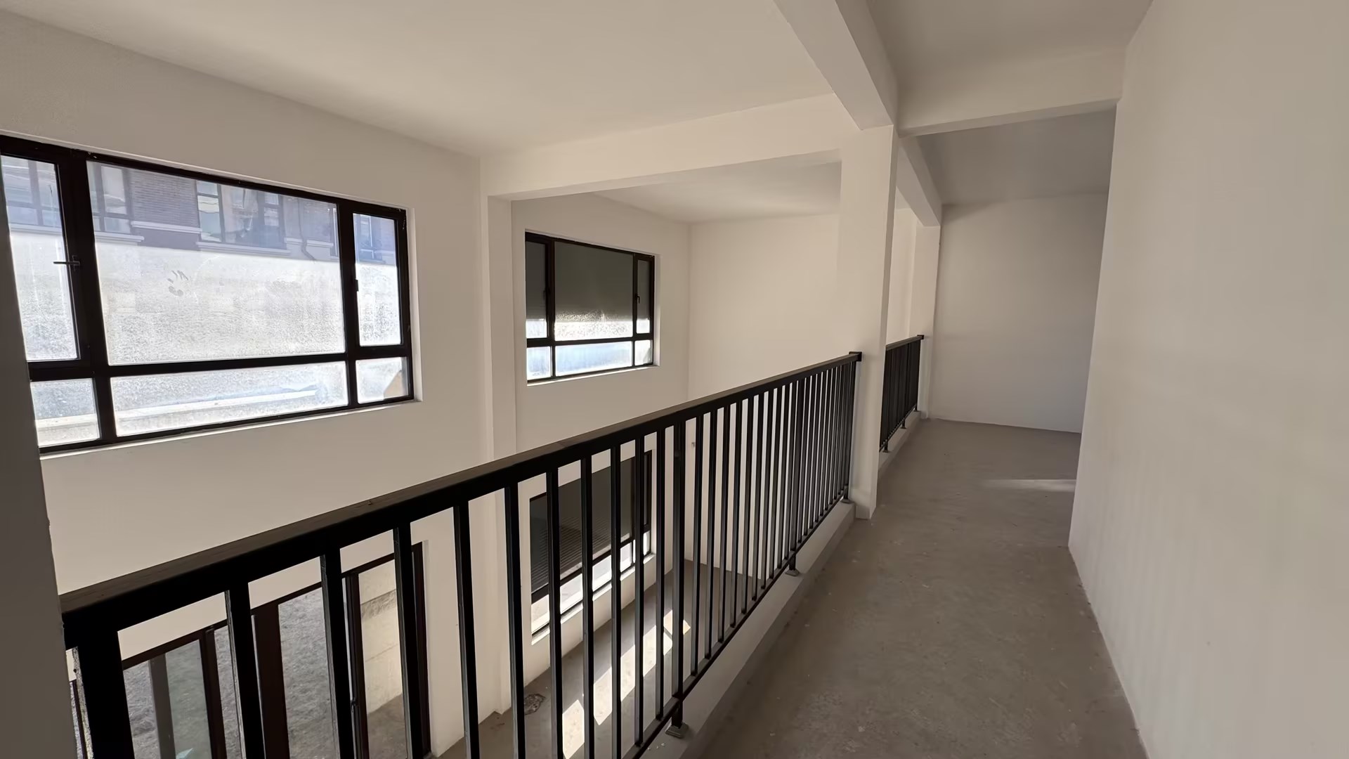 盛和九里香堤一期 5室2厅2卫 295m²