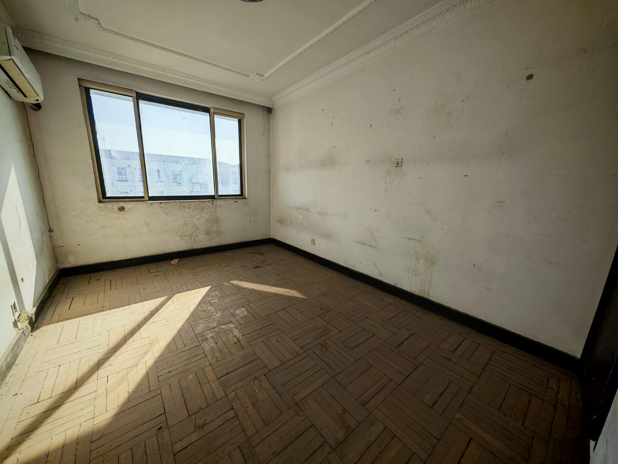 银花苑 4室1厅2卫 106m&sup2;