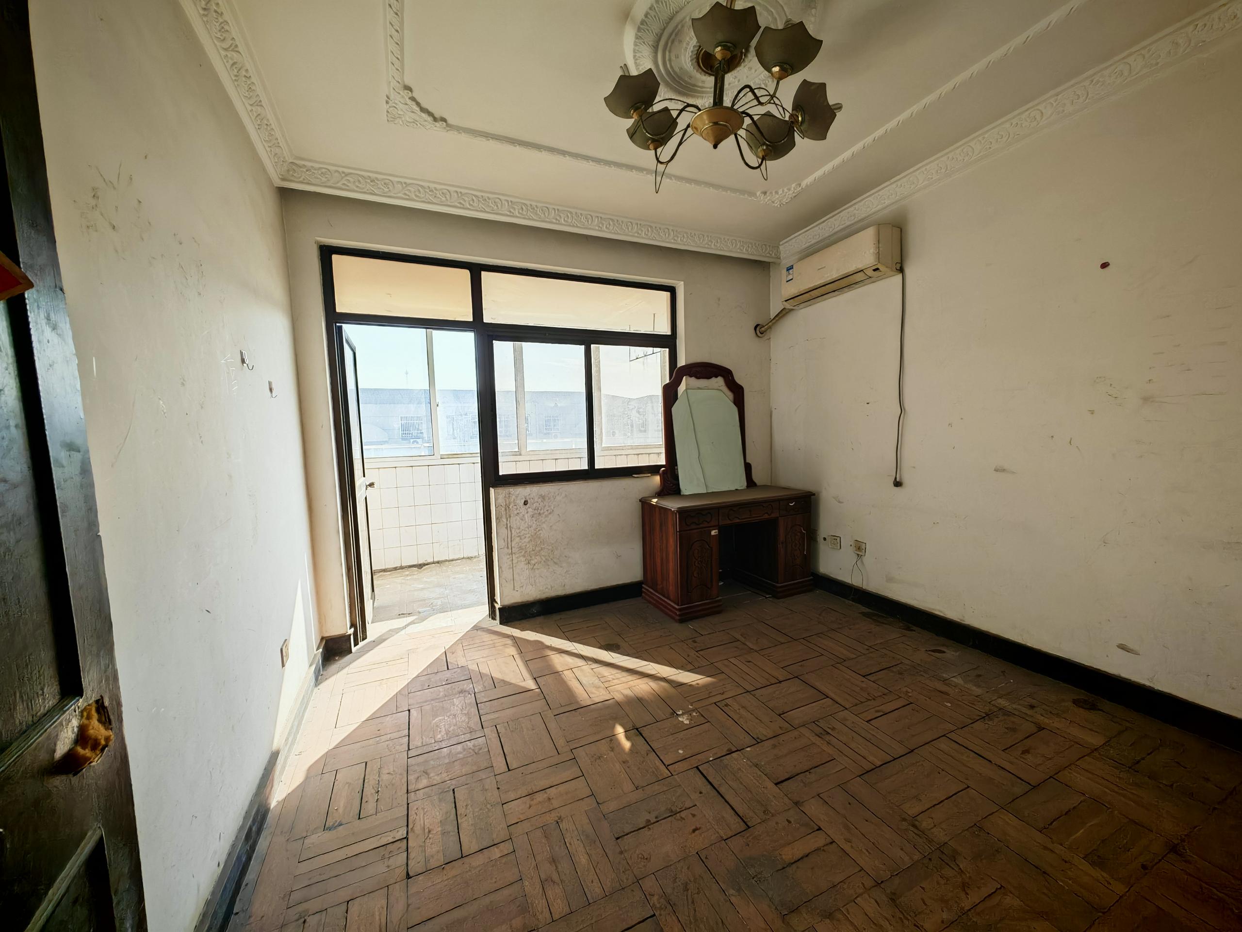 银花苑 4室1厅2卫 106m&sup2;