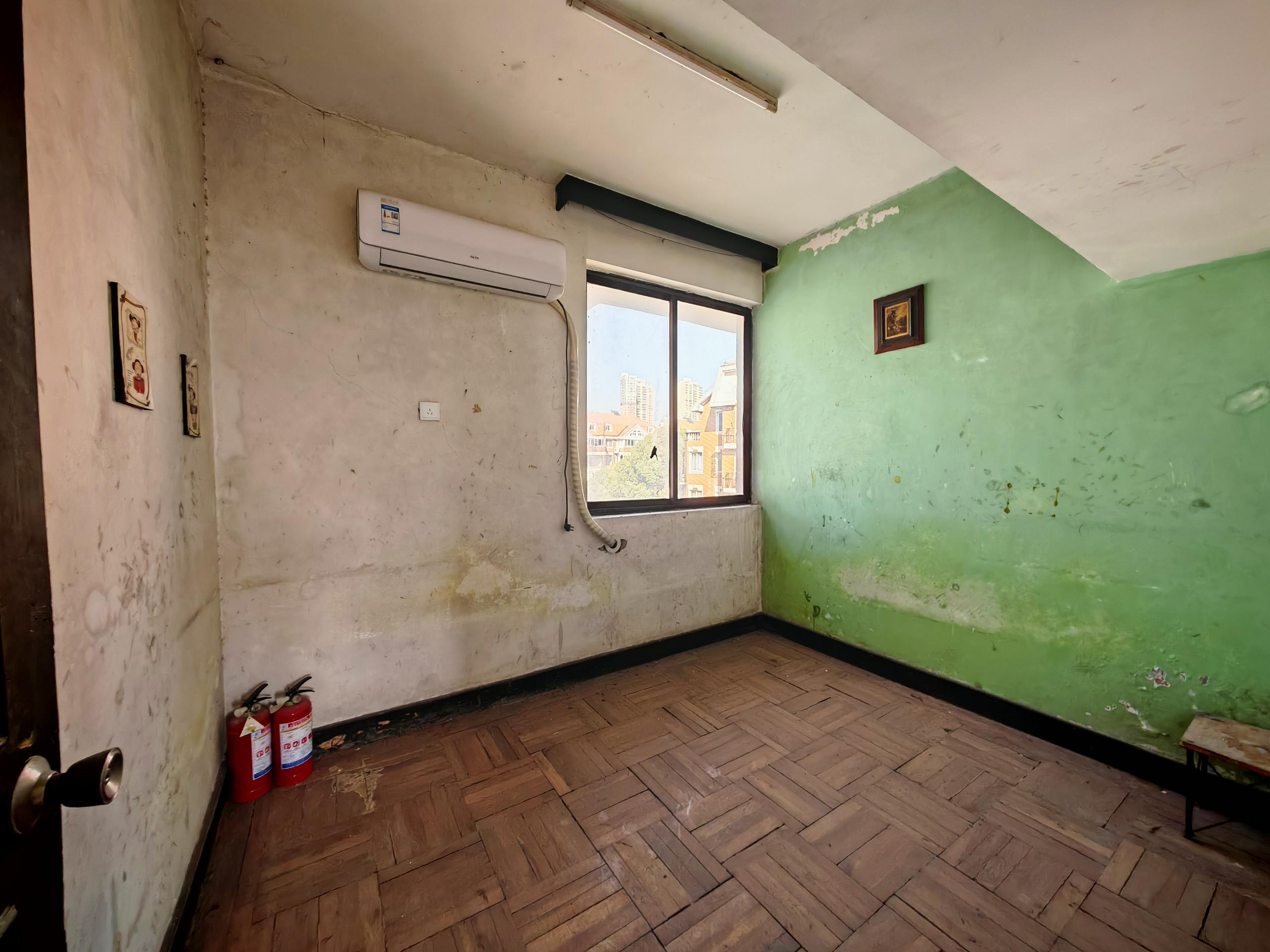 银花苑 4室1厅2卫 106m&sup2;