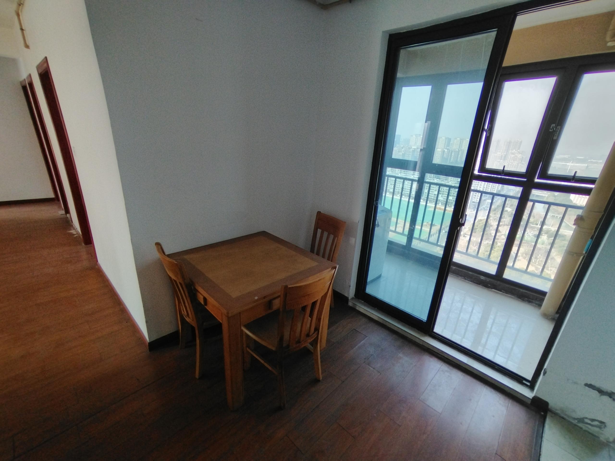 华强城三期 3室2厅1卫 104.84m²