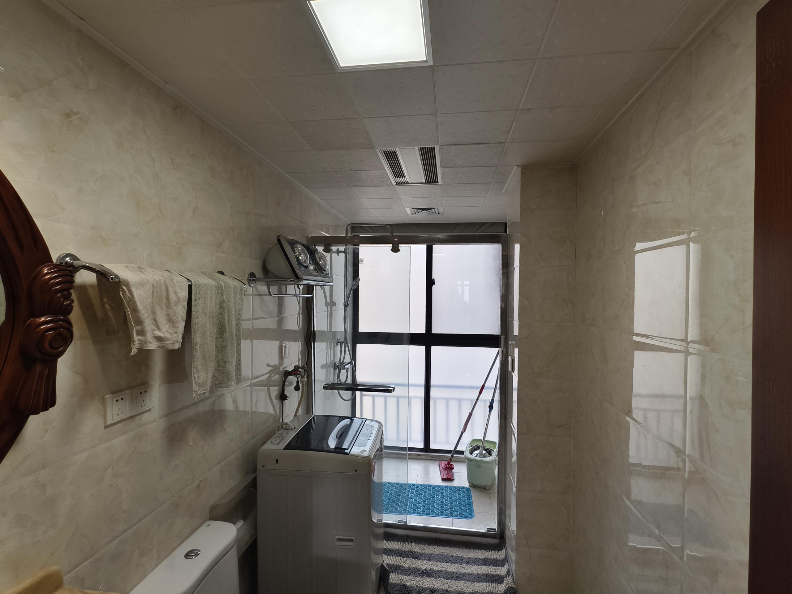 华强城一期 4室2厅2卫 196.00m&sup2;