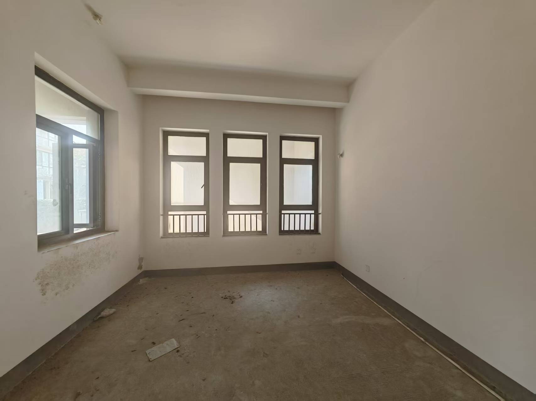 金河名人世家 4室2厅3卫 306m²