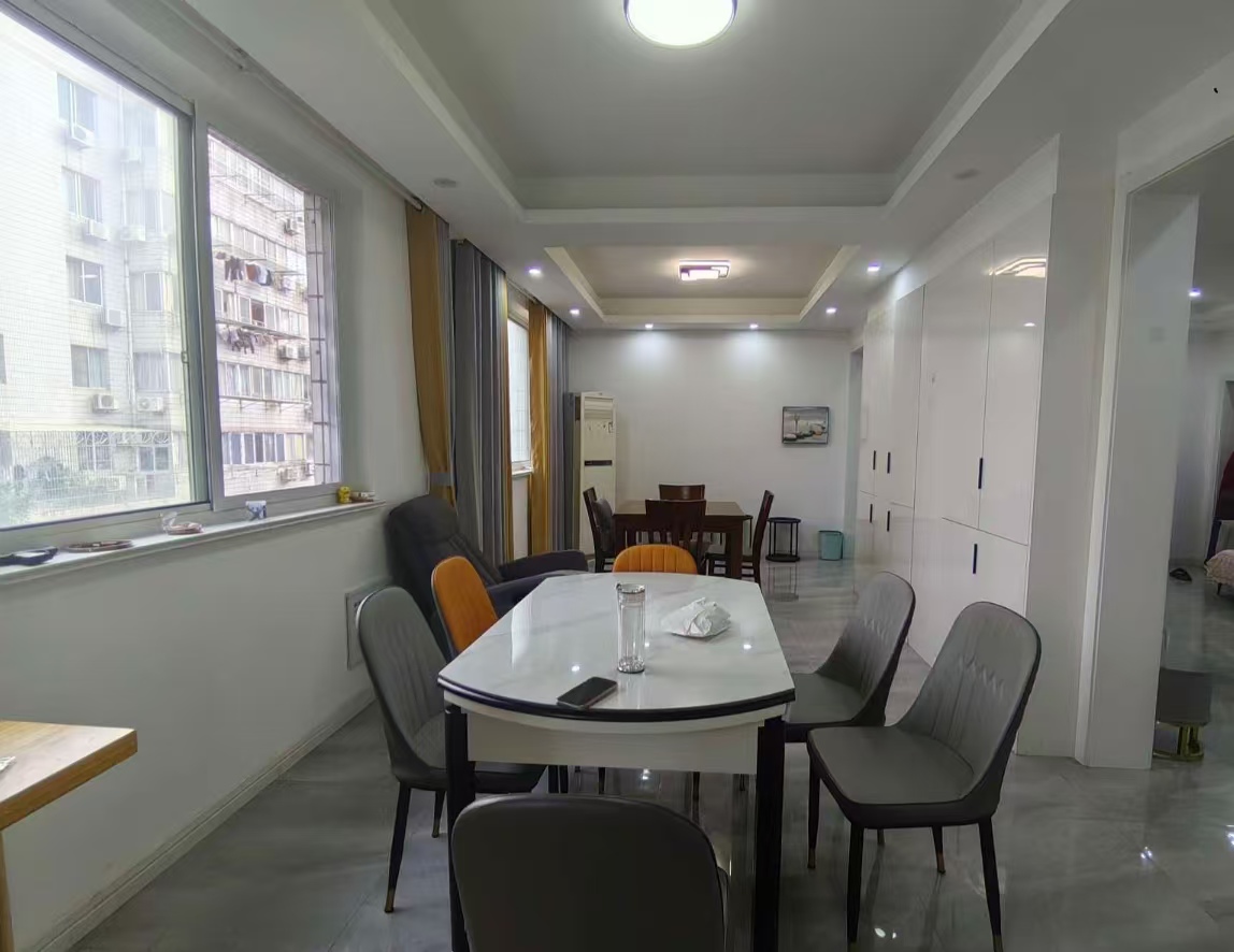 华德公寓 4室2厅2卫 156m&sup2;