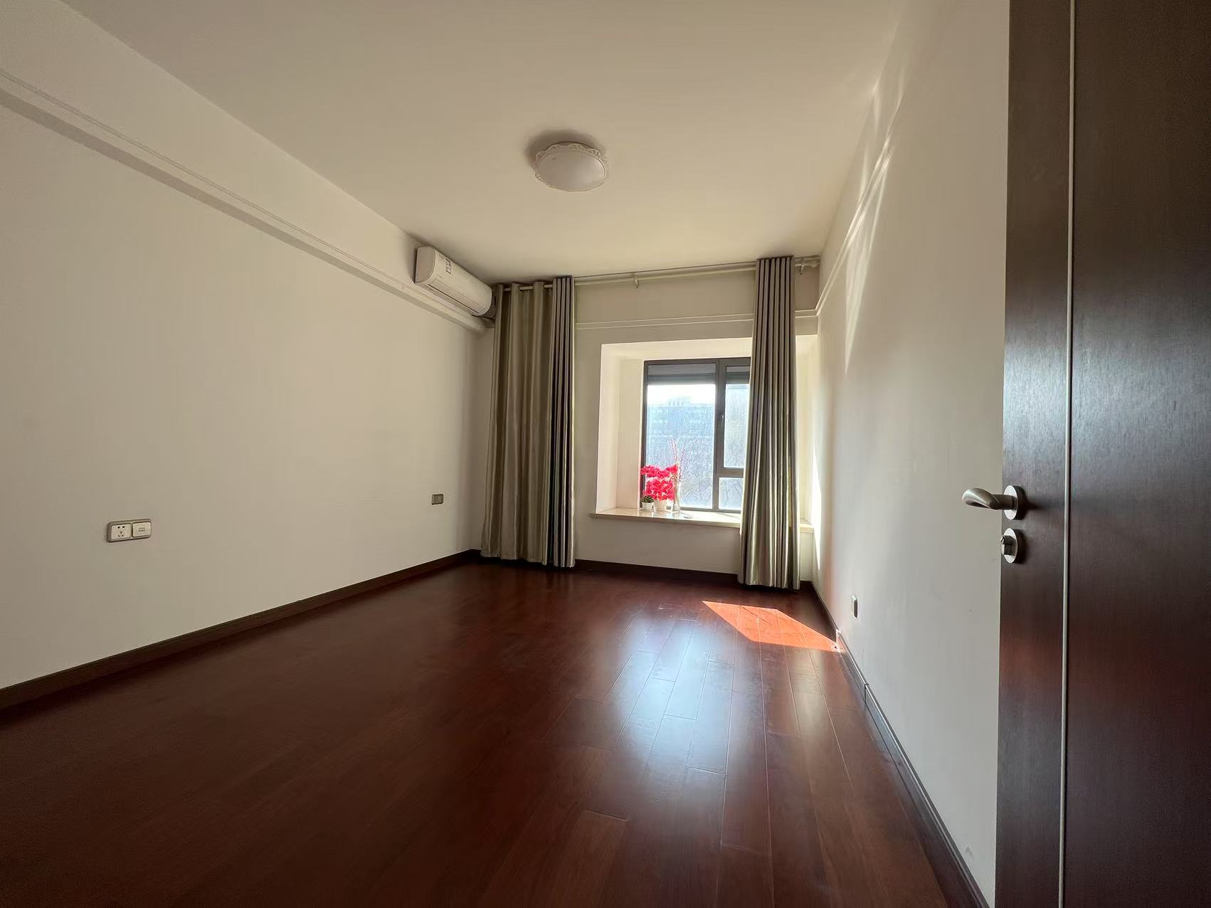 万科城市之光 4室2厅2卫 142.73m&sup2;