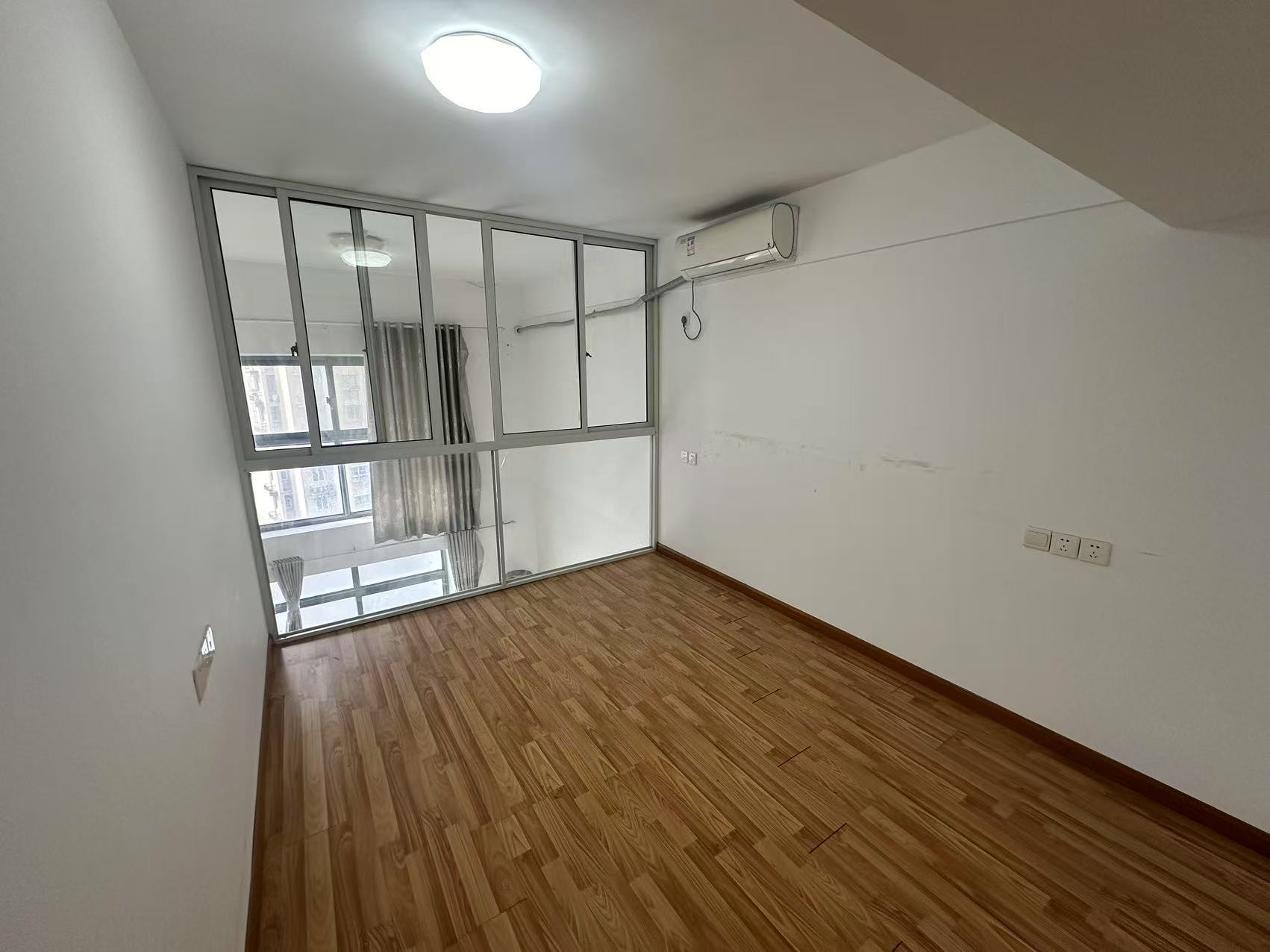赛格时代广场 2室1厅1卫 62m&sup2;