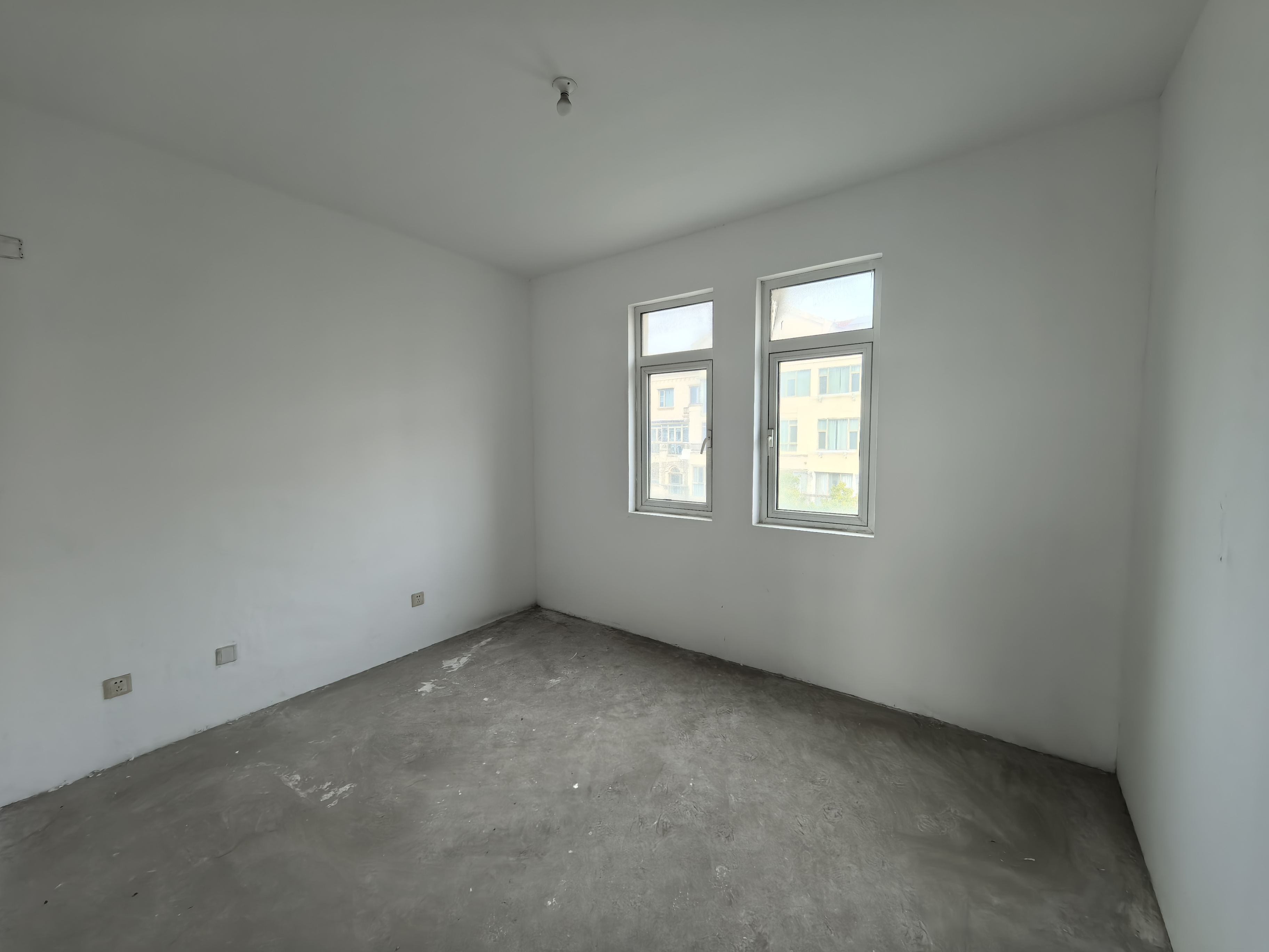军山花园 4室2厅3卫 237.00m&sup2;