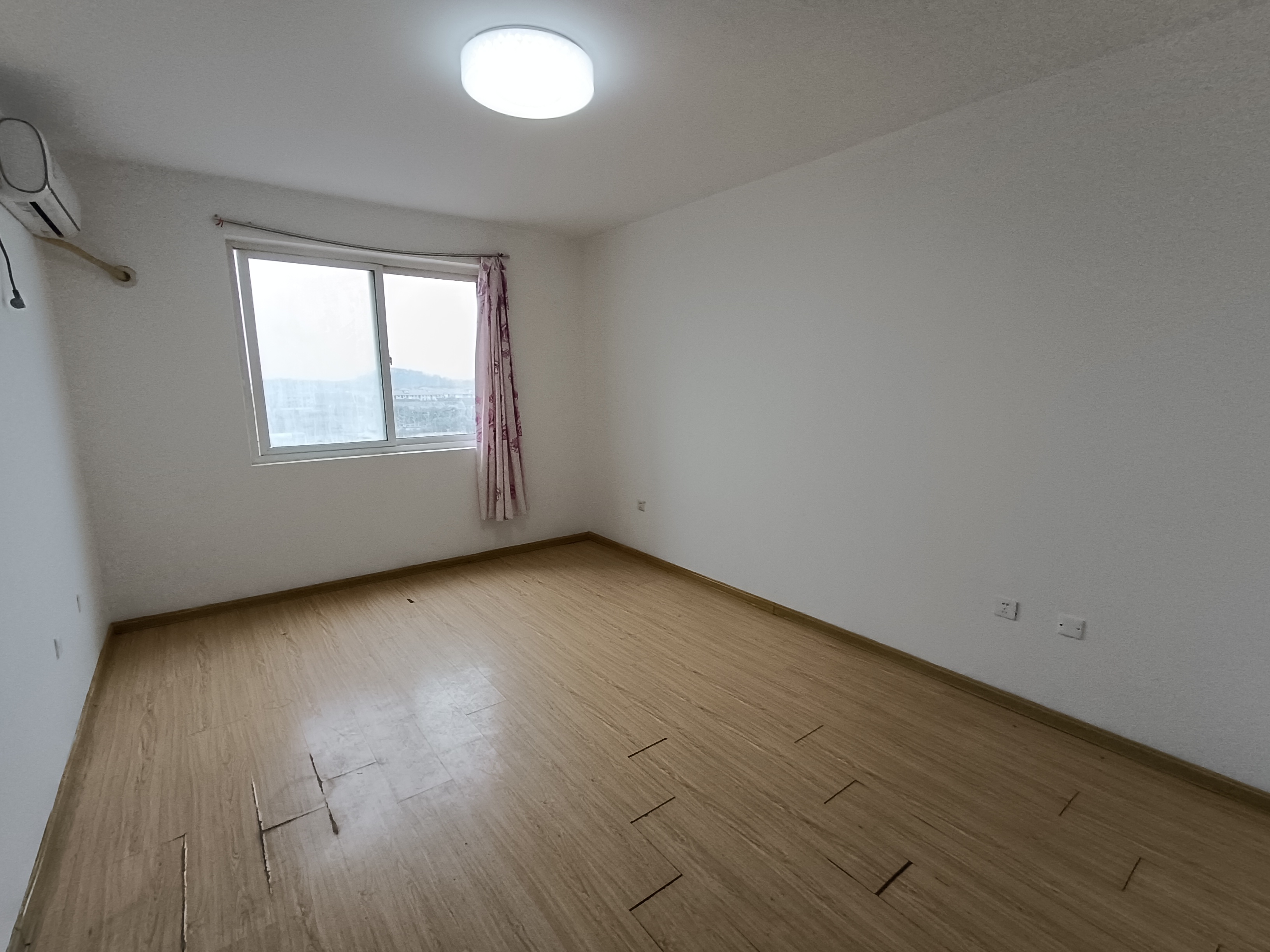 城山家园 3室2厅2卫 140m&sup2;