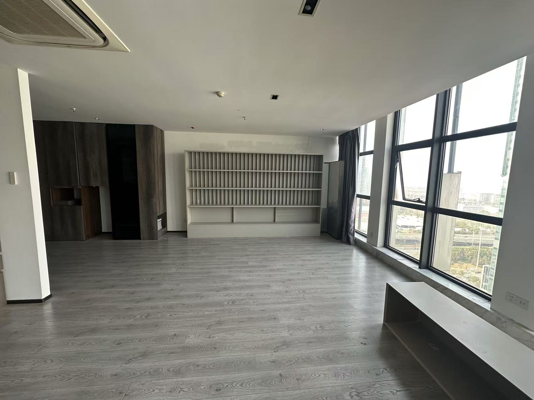 南通万达广场 1室2厅0卫 170.00m²