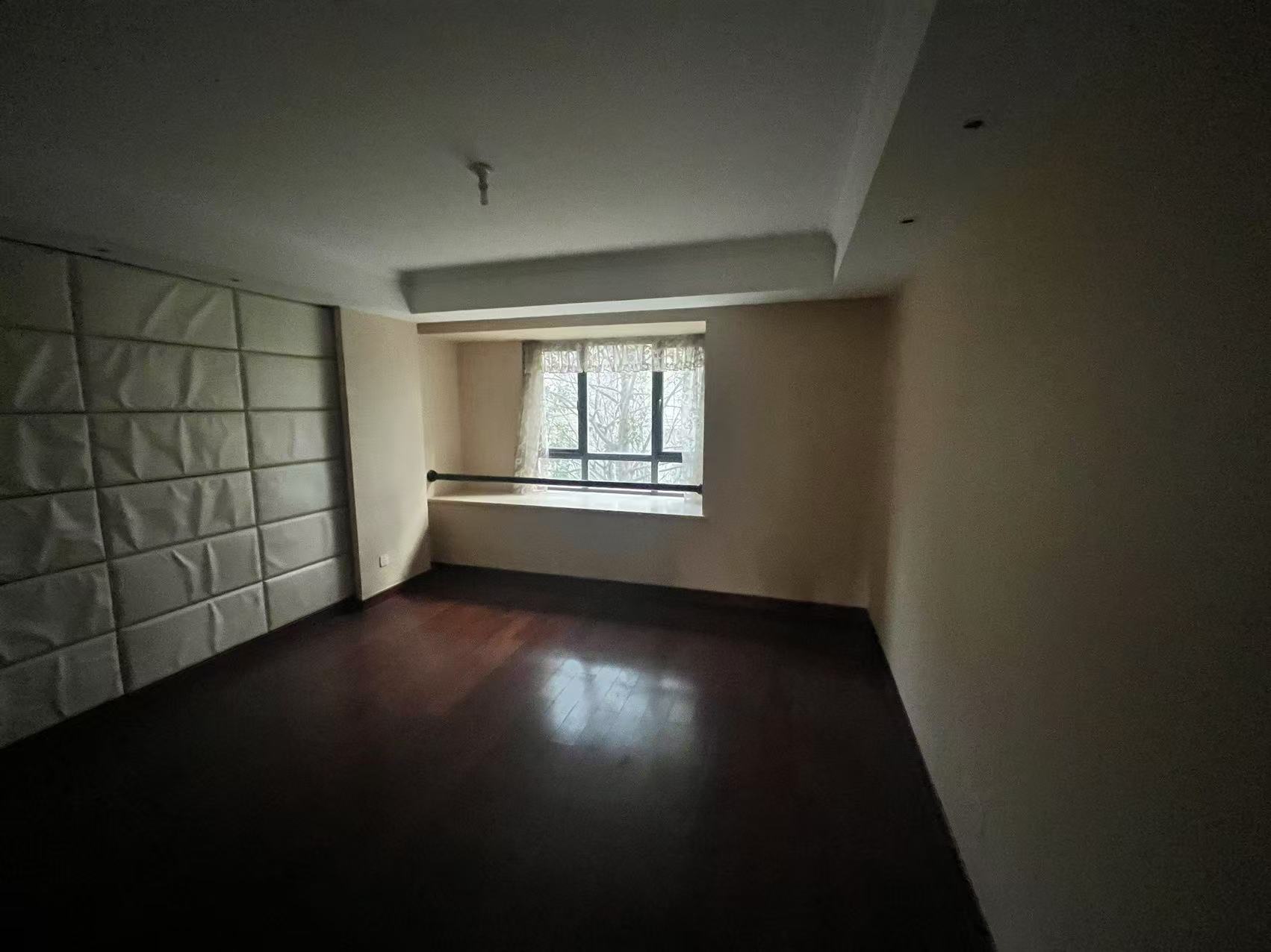 金鼎湾花园 4室2厅1卫 182.47m&sup2;