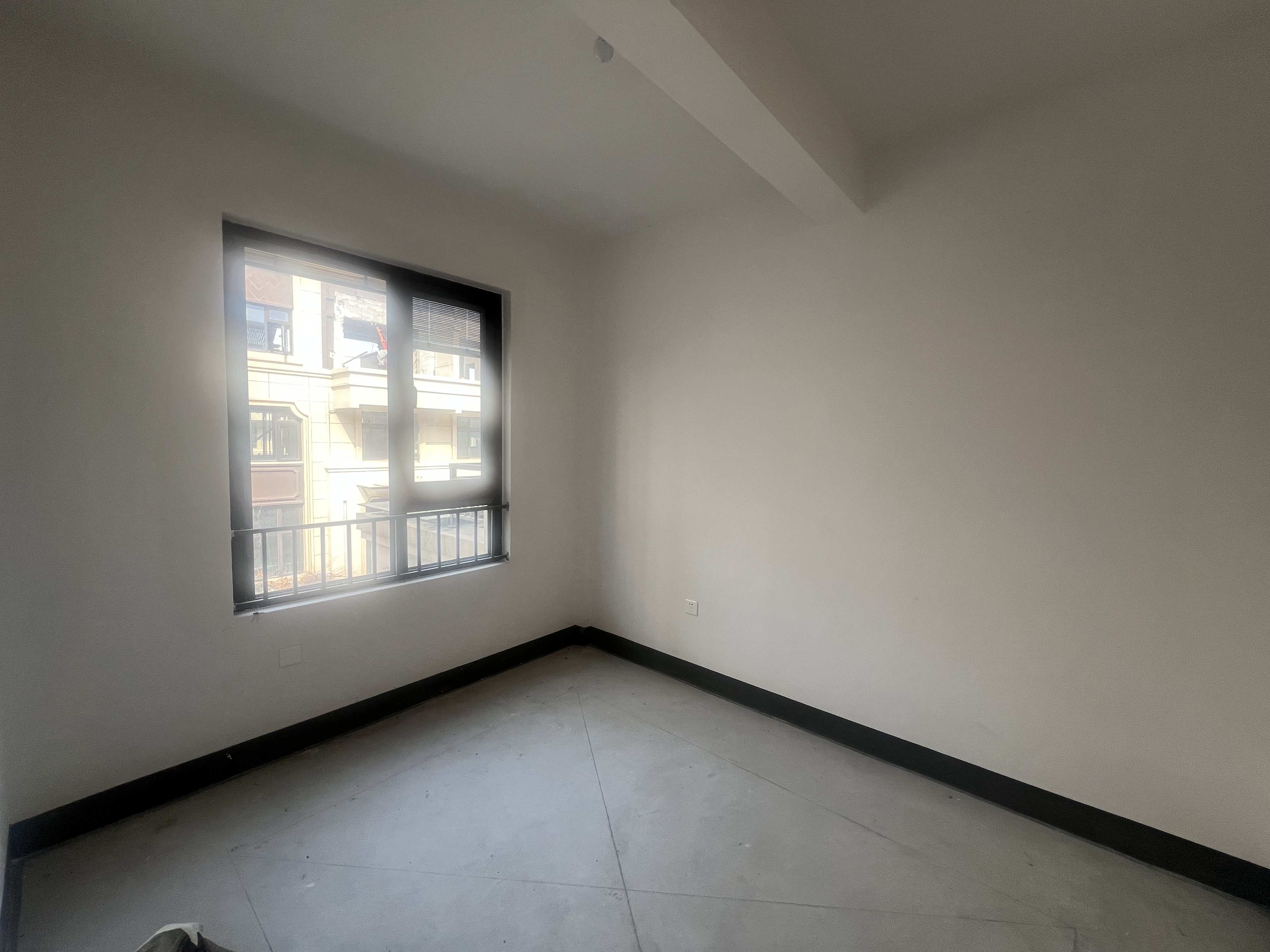 招商新城雍景湾 3室2厅2卫 230.00m²
