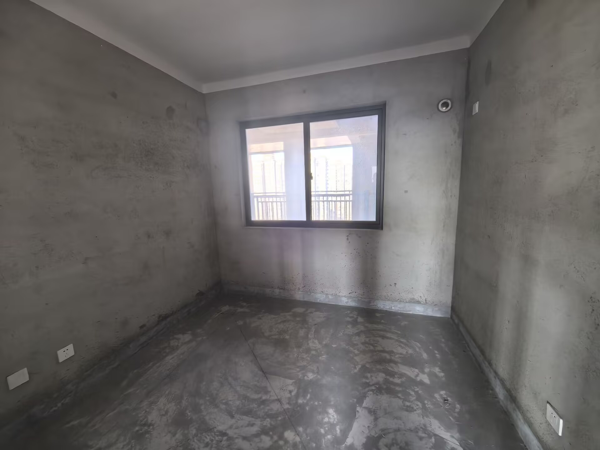华强城四期 3室2厅2卫 121m&sup2;