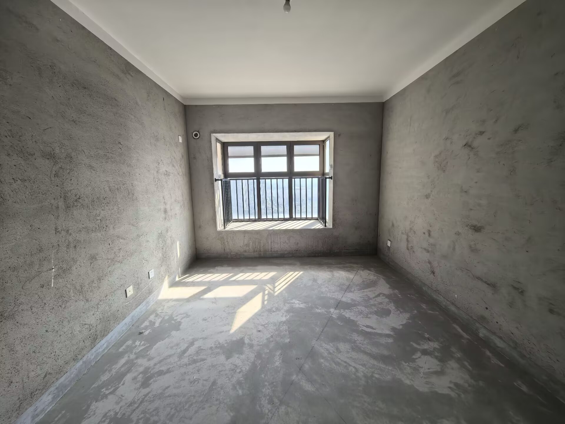 华强城四期 3室2厅2卫 121m&sup2;