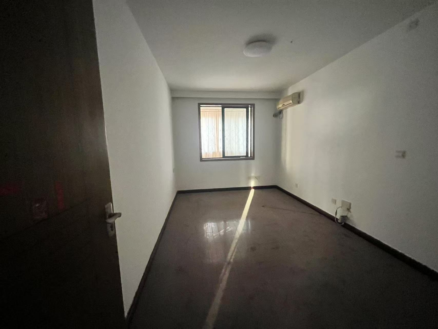 佳成花苑 5室2厅2卫 184.00m²