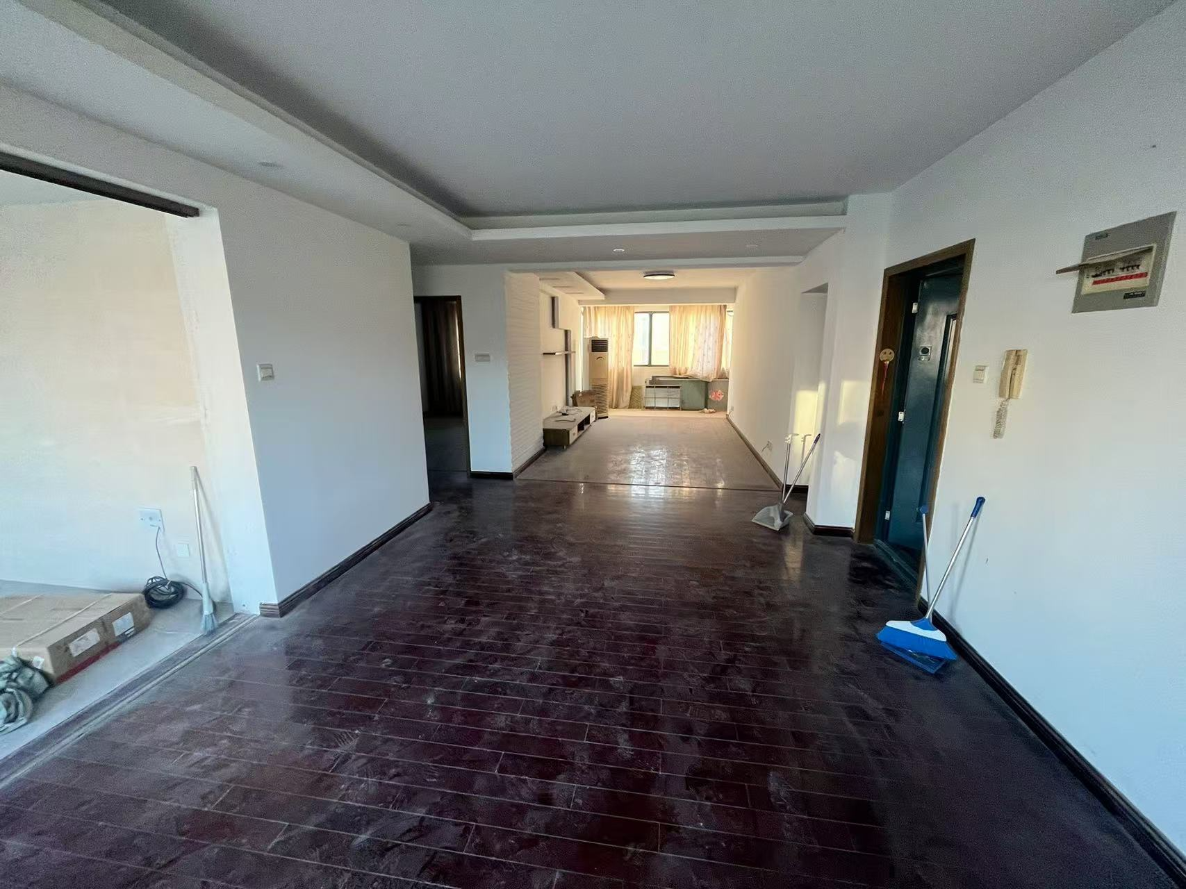 佳成花苑 5室2厅2卫 184.00m²