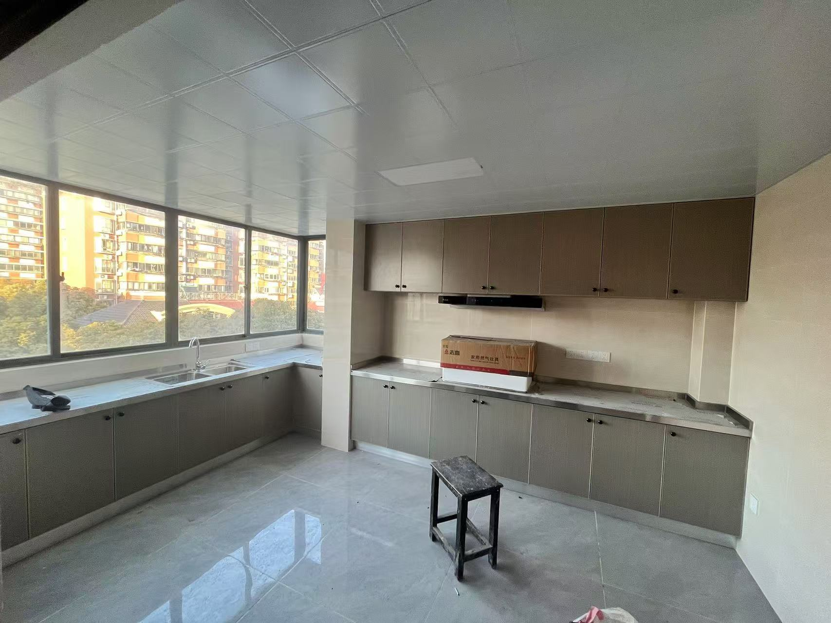 佳成花苑 5室2厅2卫 184.00m²