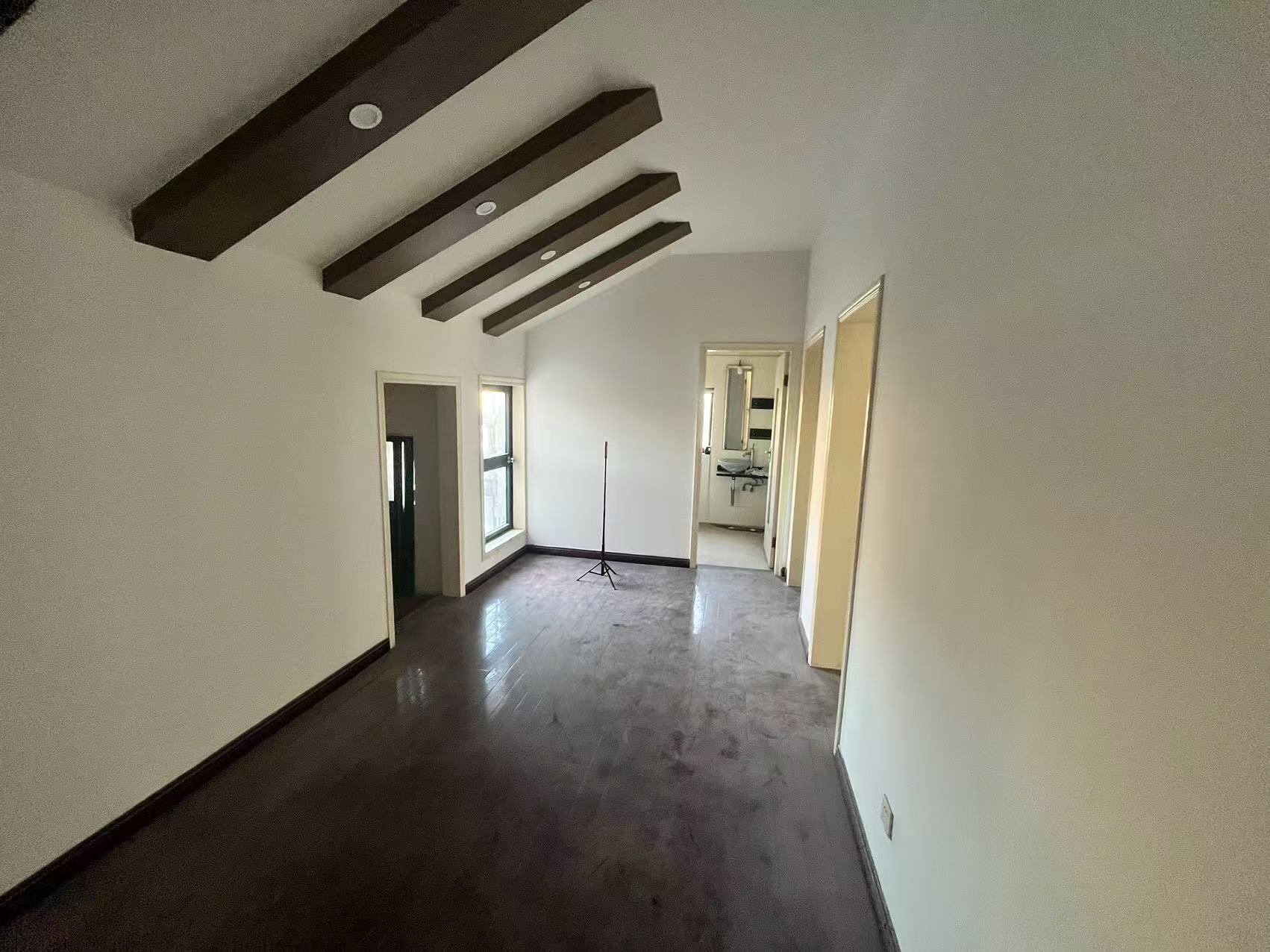佳成花苑 5室2厅2卫 184.00m²