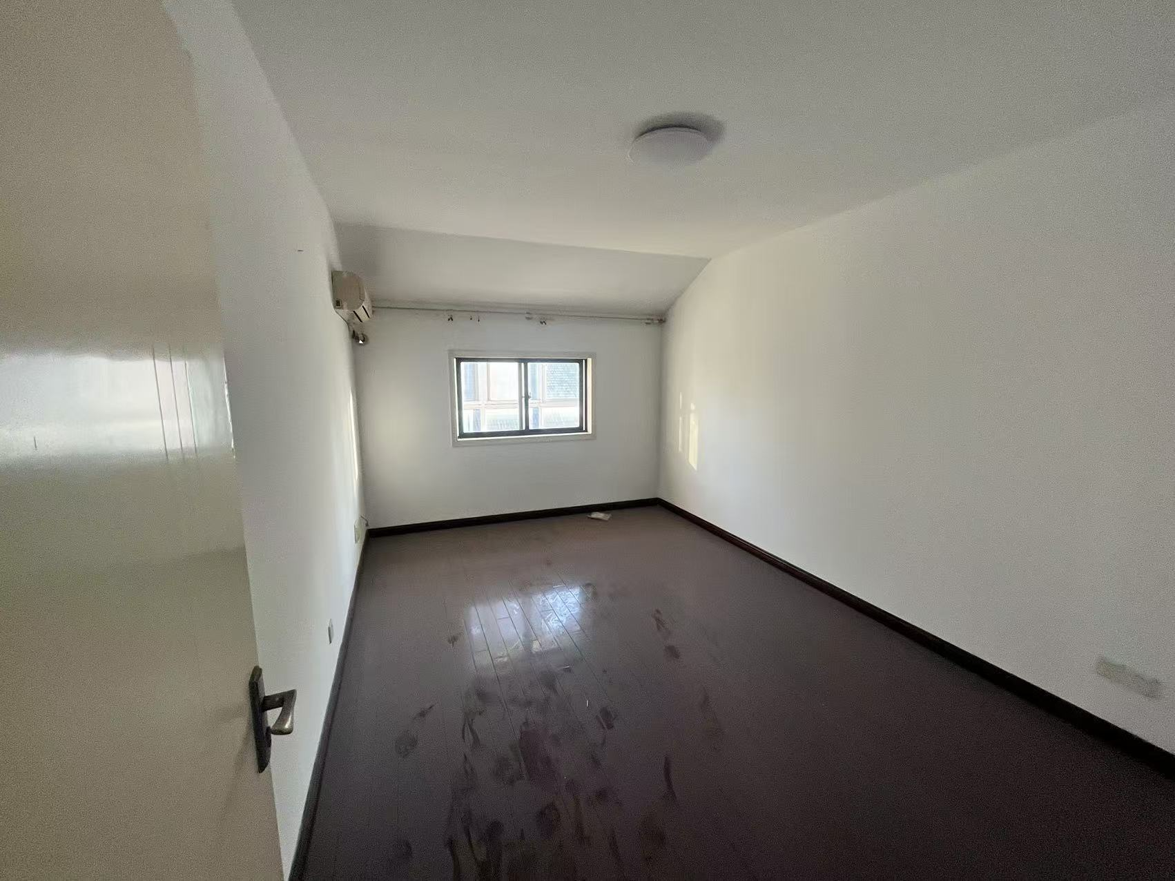 佳成花苑 5室2厅2卫 184.00m²