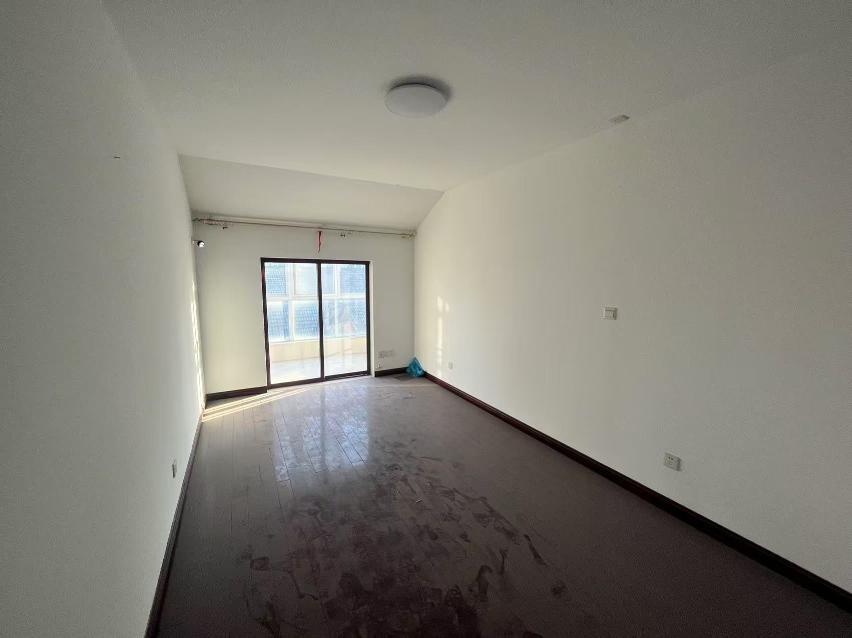 佳成花苑 5室2厅2卫 184.00m²