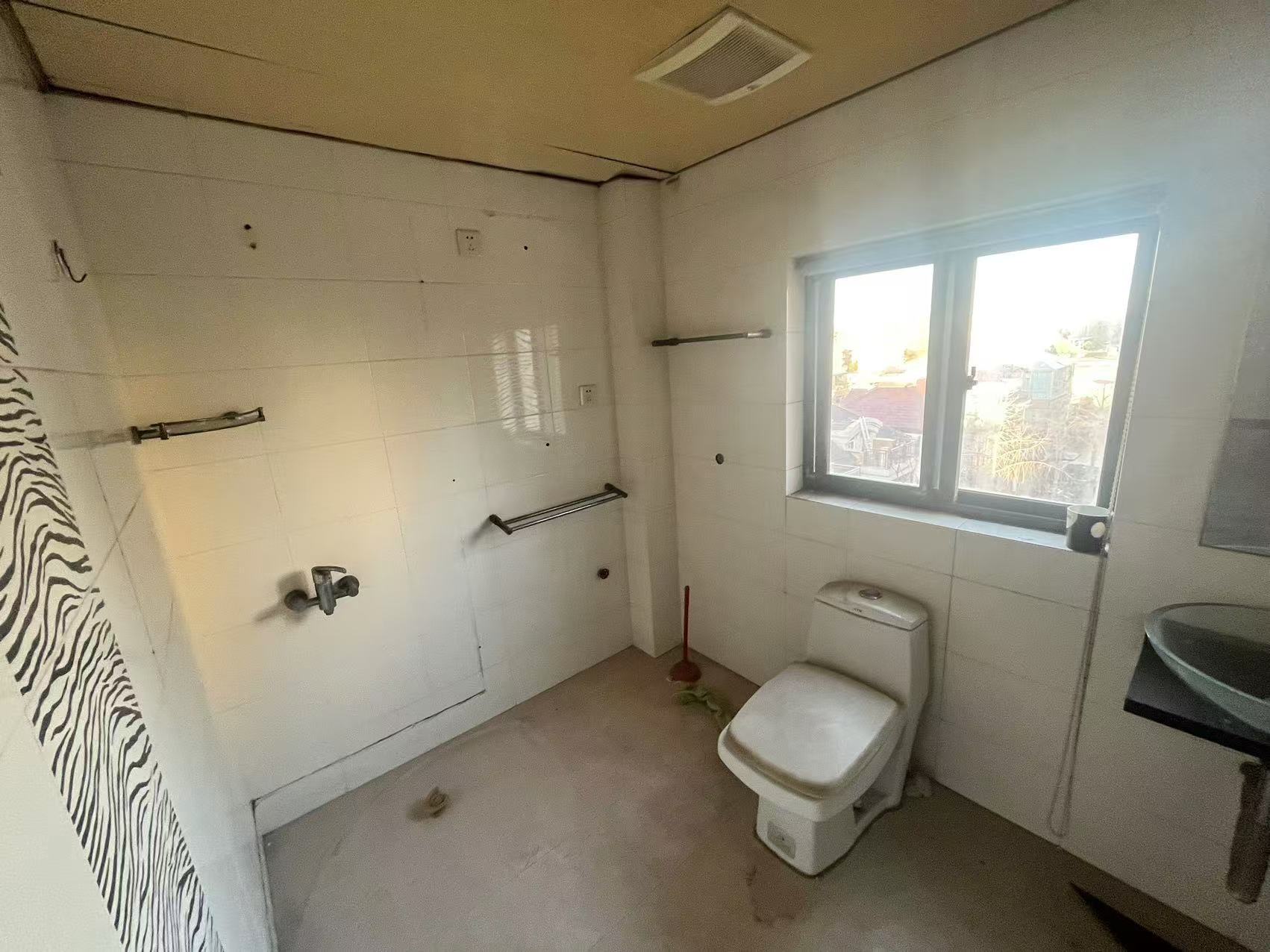 佳成花苑 5室2厅2卫 184.00m²