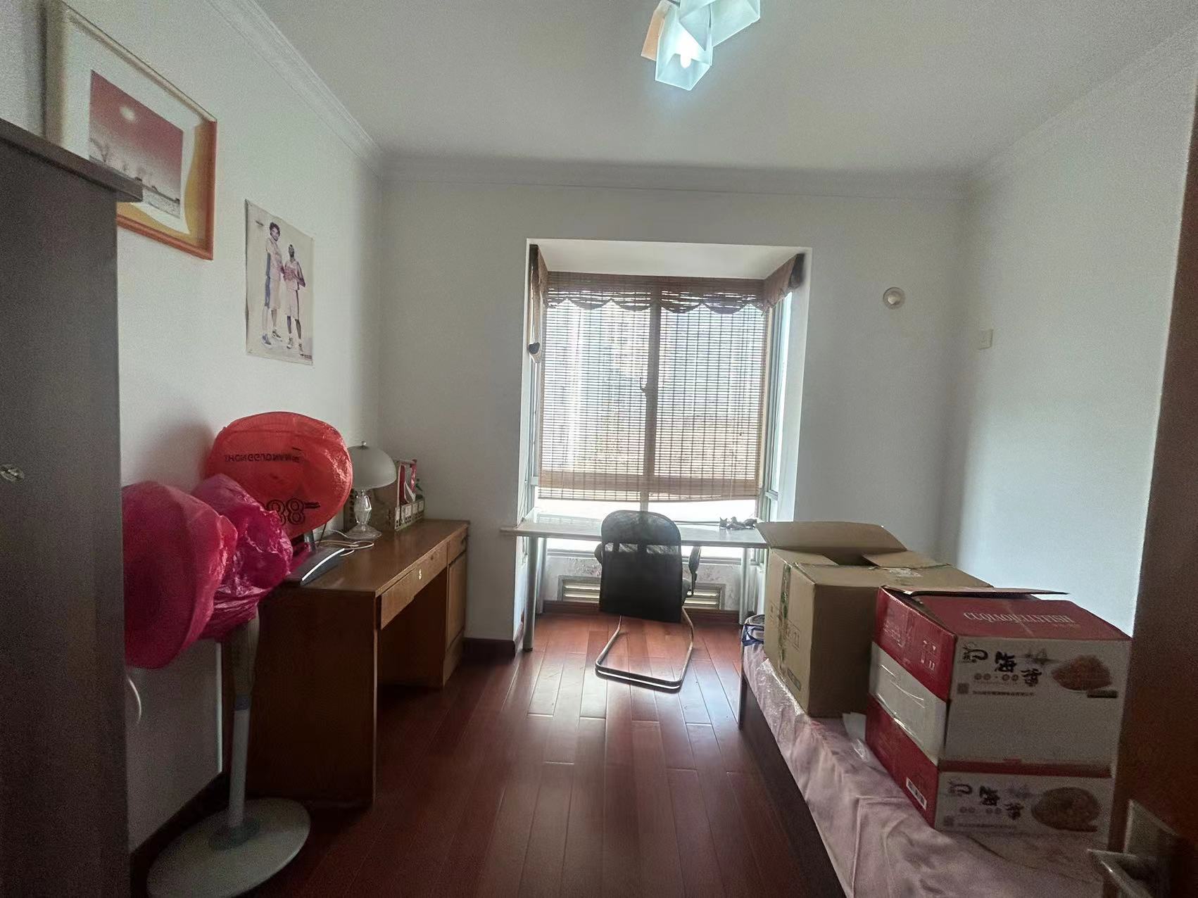 紫阳新城 4室2厅2卫 150m&sup2;