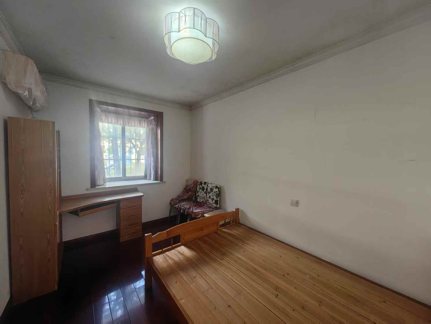 东晖花园 3室2厅1卫 135.01m&sup2;