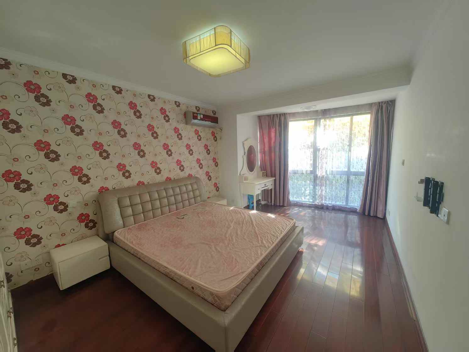 东晖花园 3室2厅1卫 135.01m&sup2;