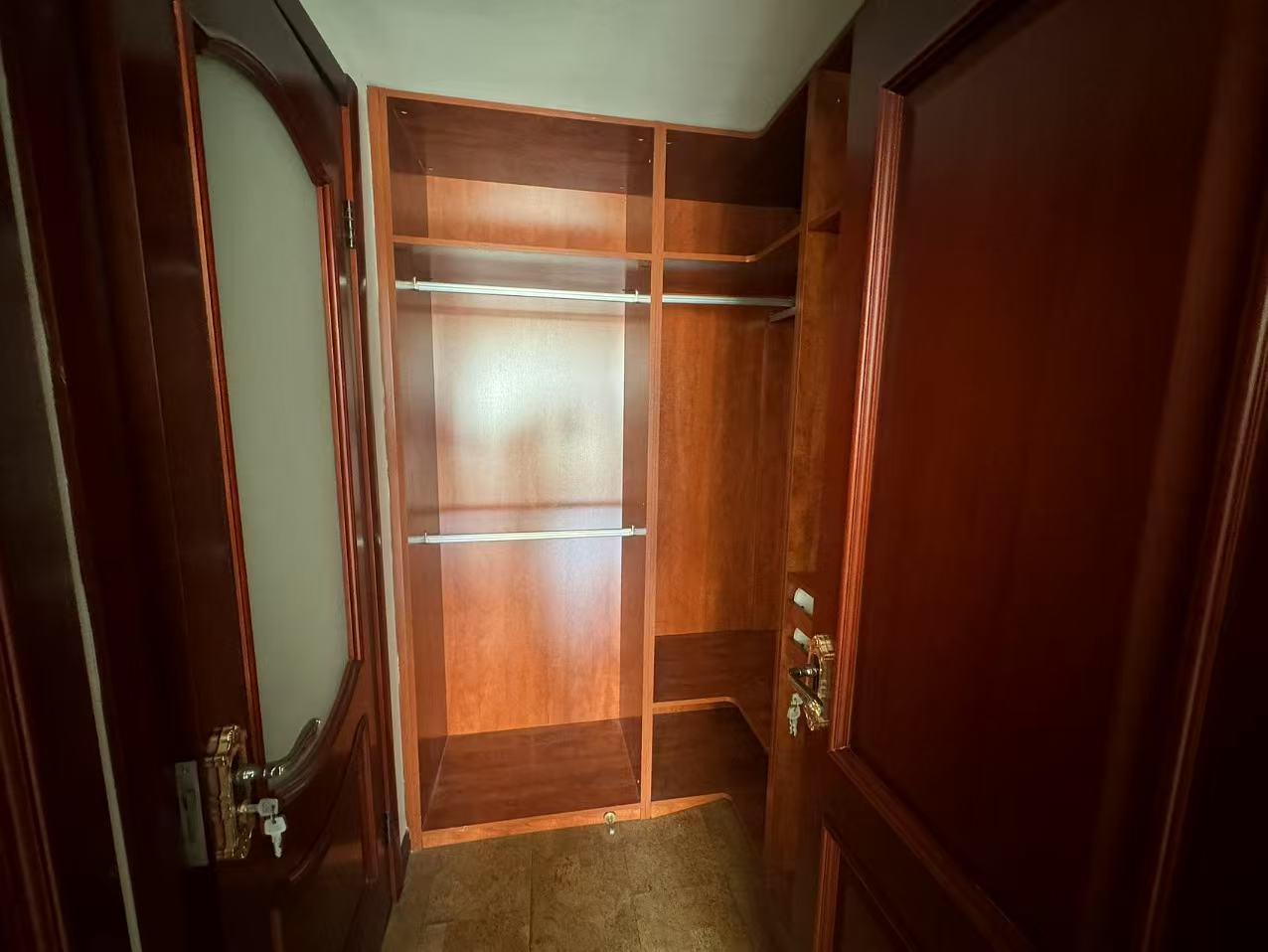 江海名苑南区 3室2厅2卫 168m&sup2;