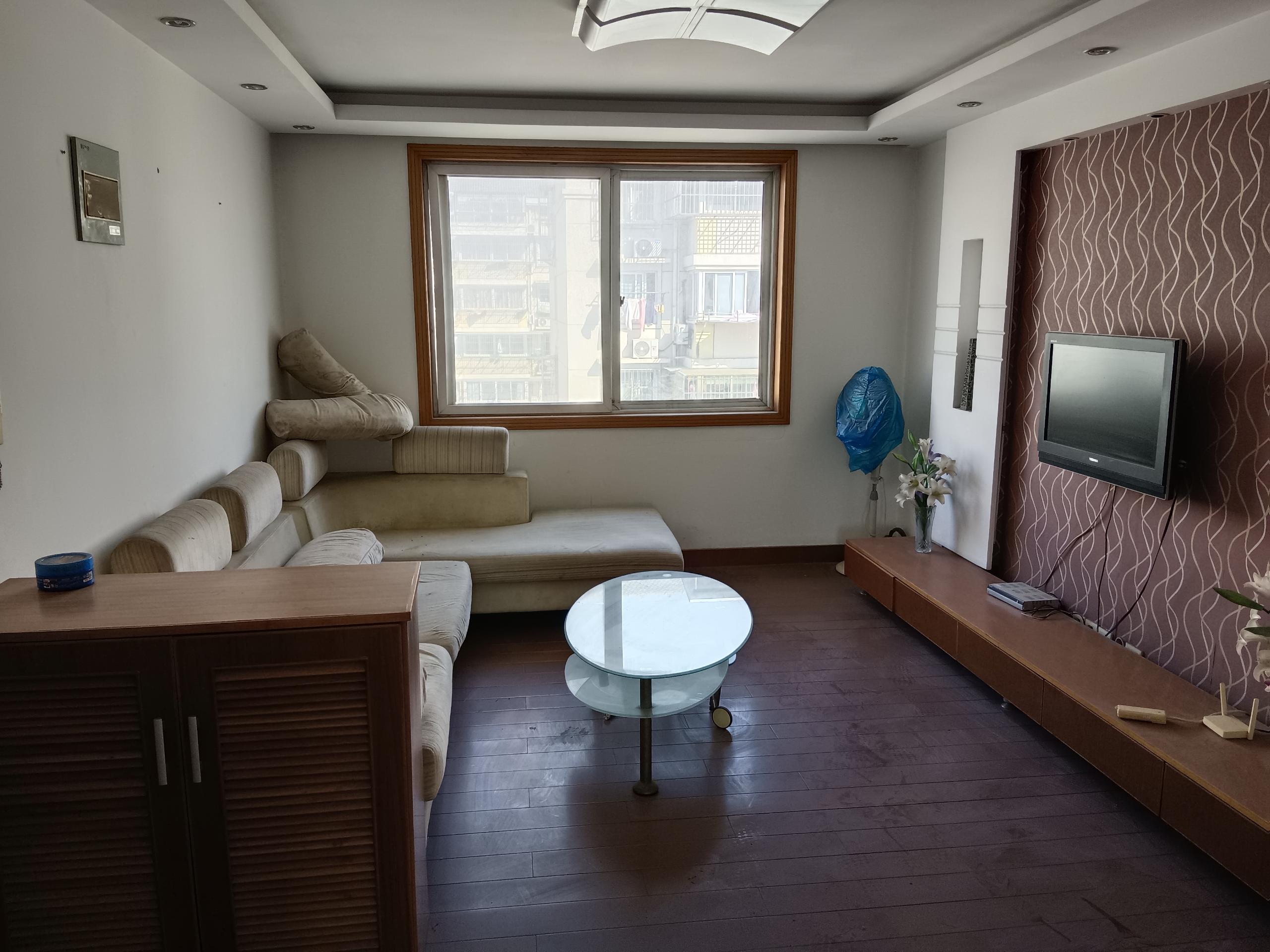 越江新村 3室2厅1卫 124.86m²