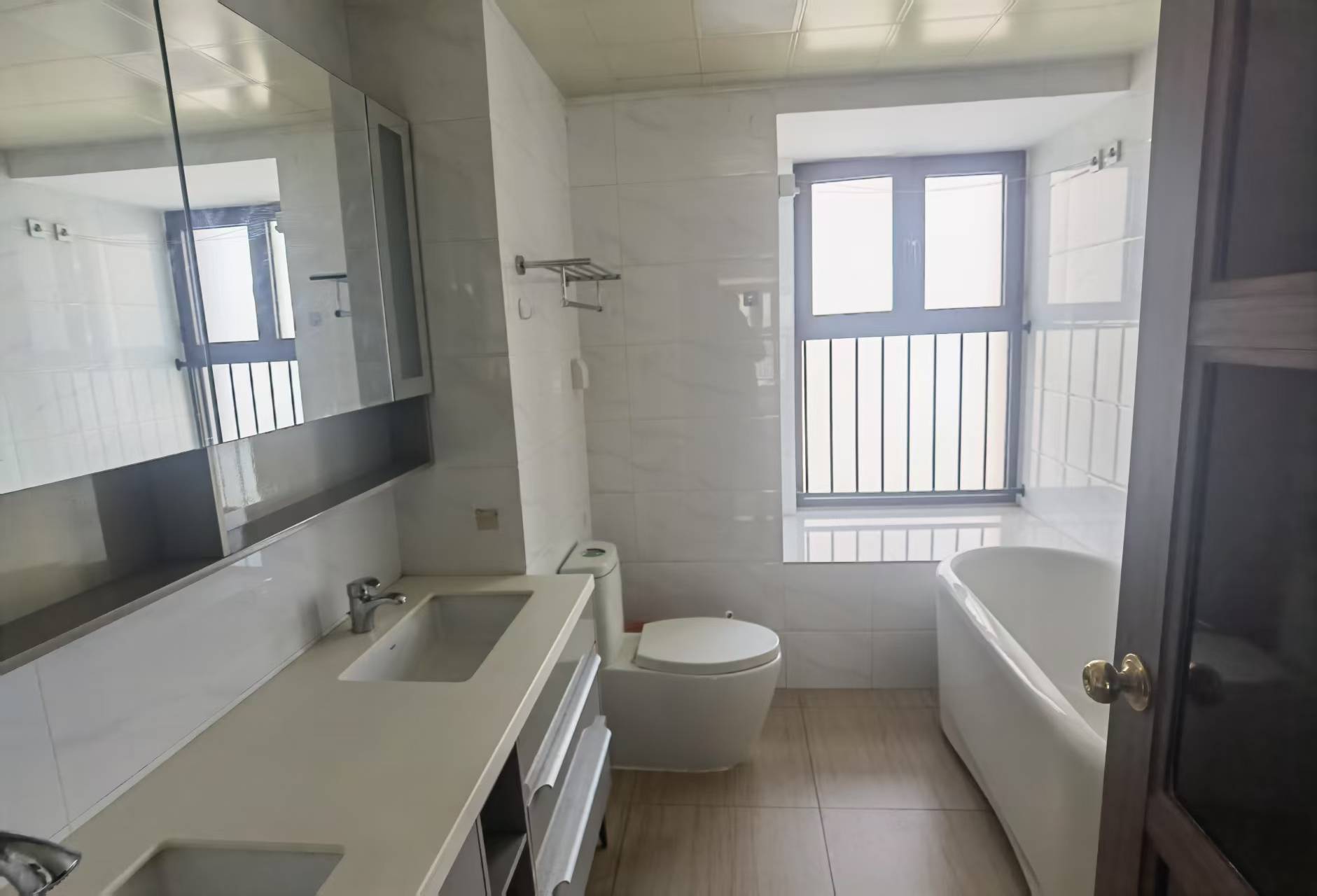 碧桂园时代悦城 4室2厅3卫 193m&sup2;