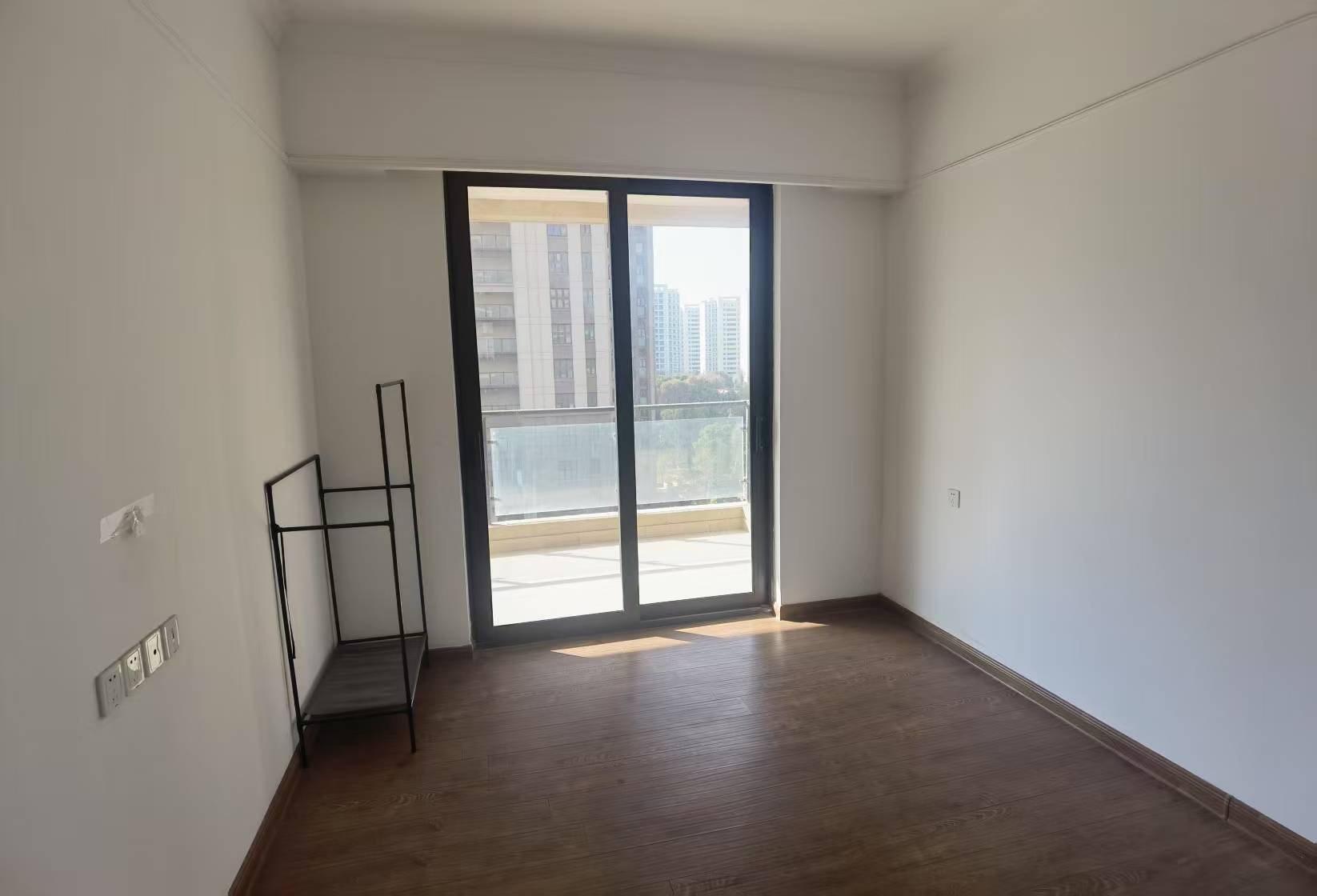 碧桂园时代悦城 4室2厅3卫 193m&sup2;