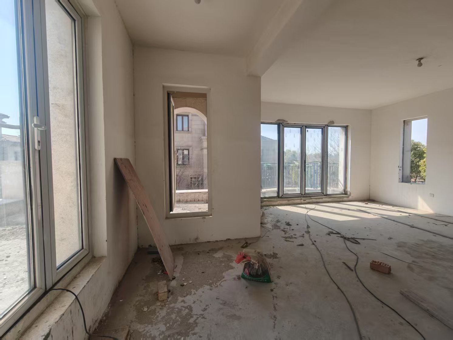 顺发御园 8室2厅6卫 567.21m²