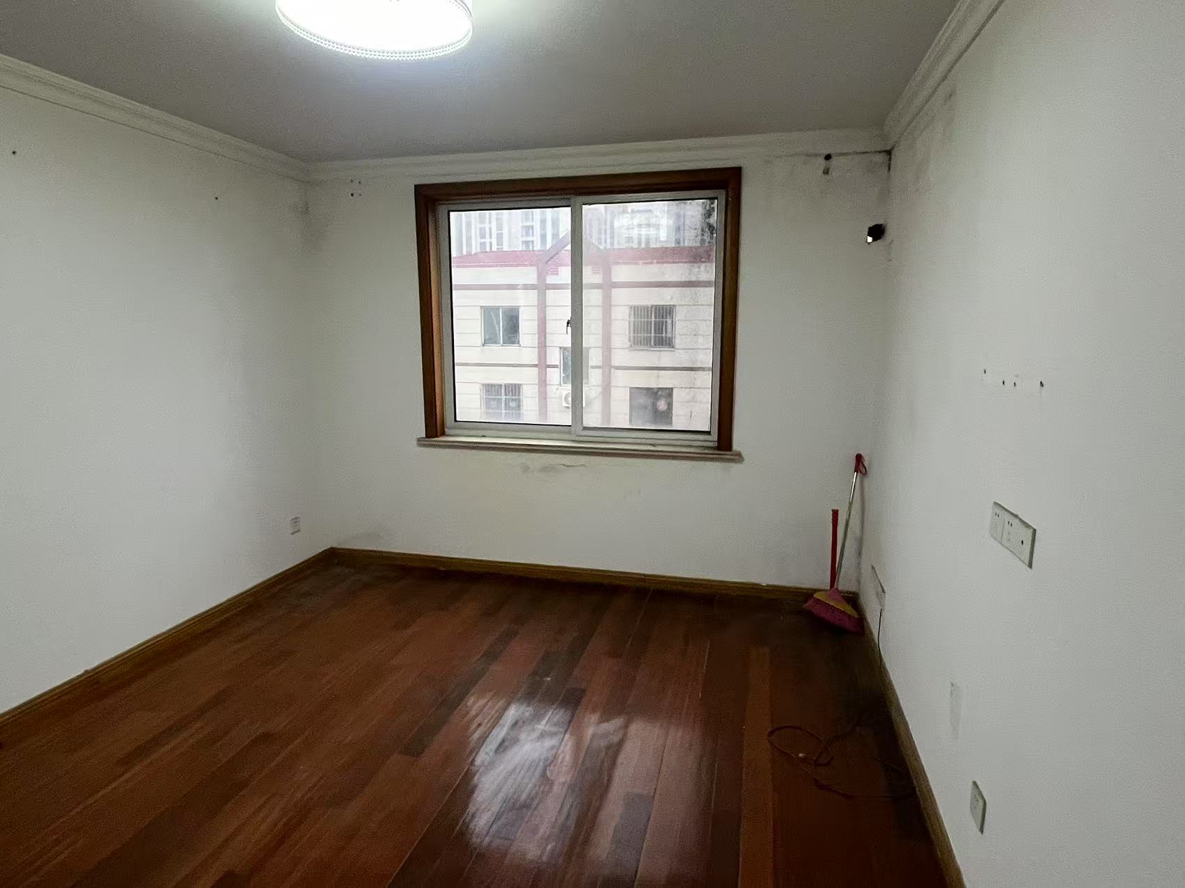 鸿运城市花苑 2室1厅1卫 65m&sup2;