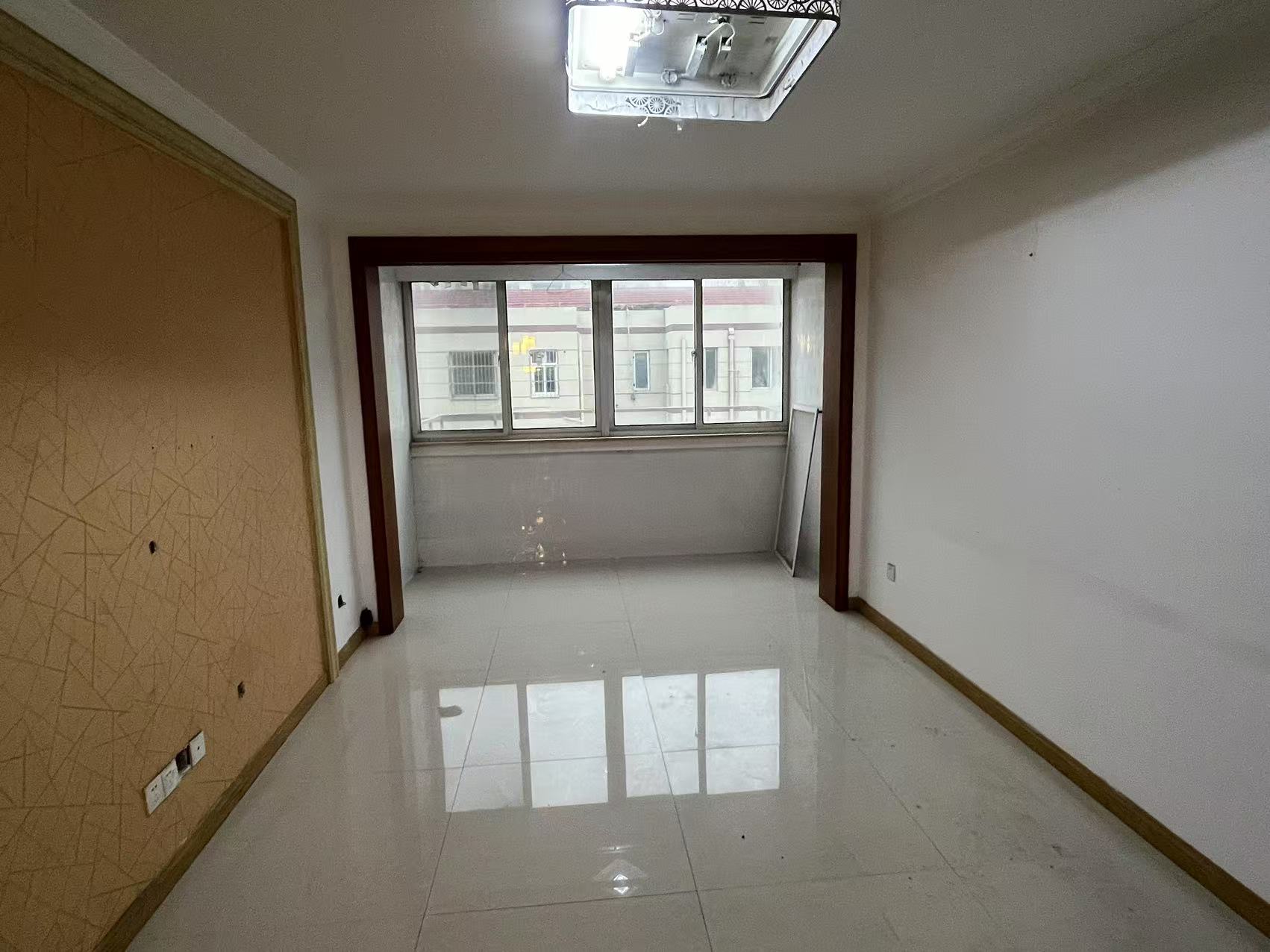 鸿运城市花苑 2室1厅1卫 65m&sup2;
