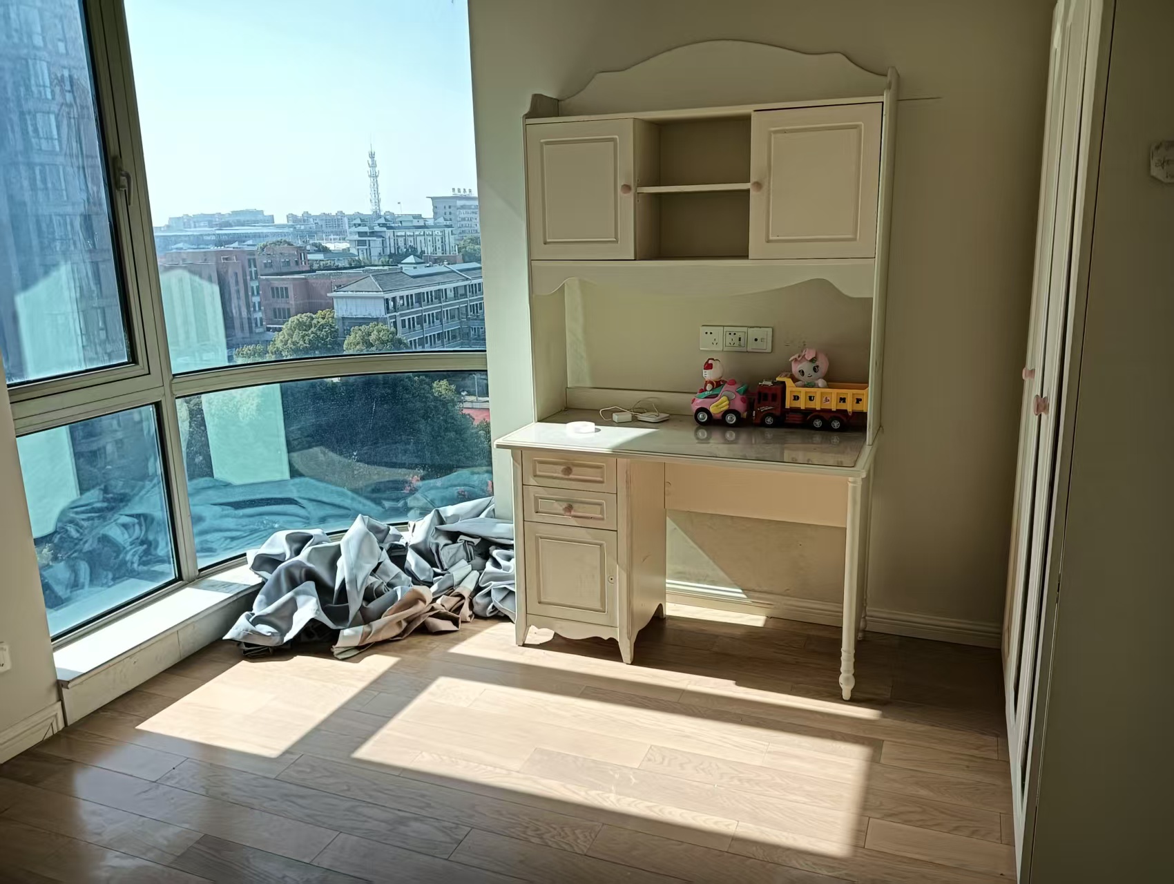绿城玉兰公寓 4室2厅2卫 183m²